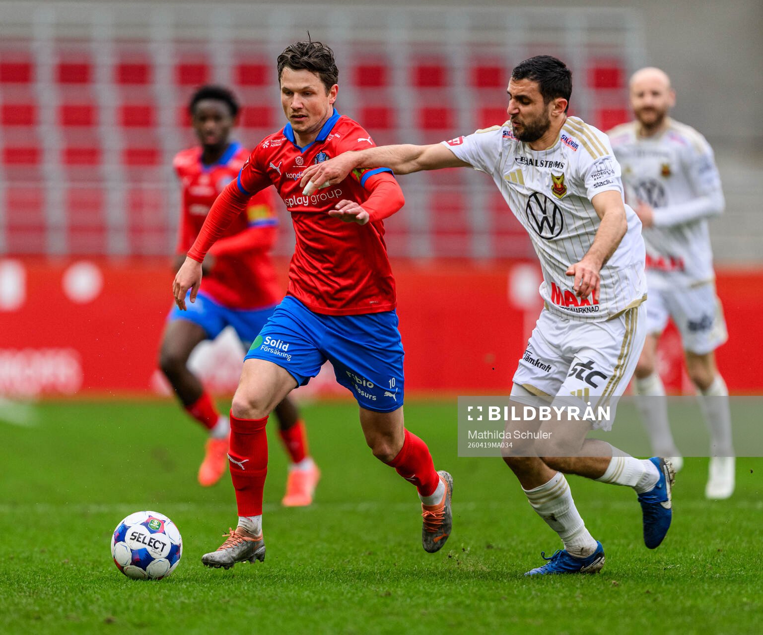 Helsingborgs Max Svensson och Östersunds Amar Begic