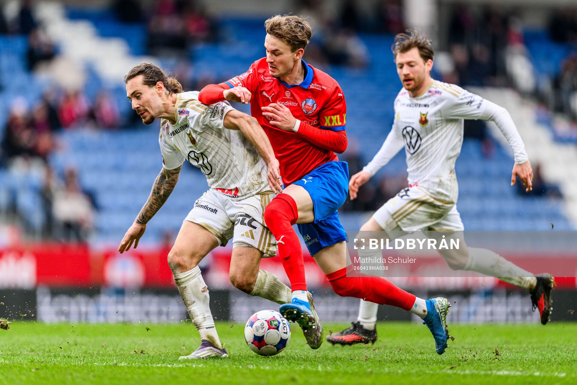 Östersunds Hugo Azzi och Helsingborgs Alexander Johansson
