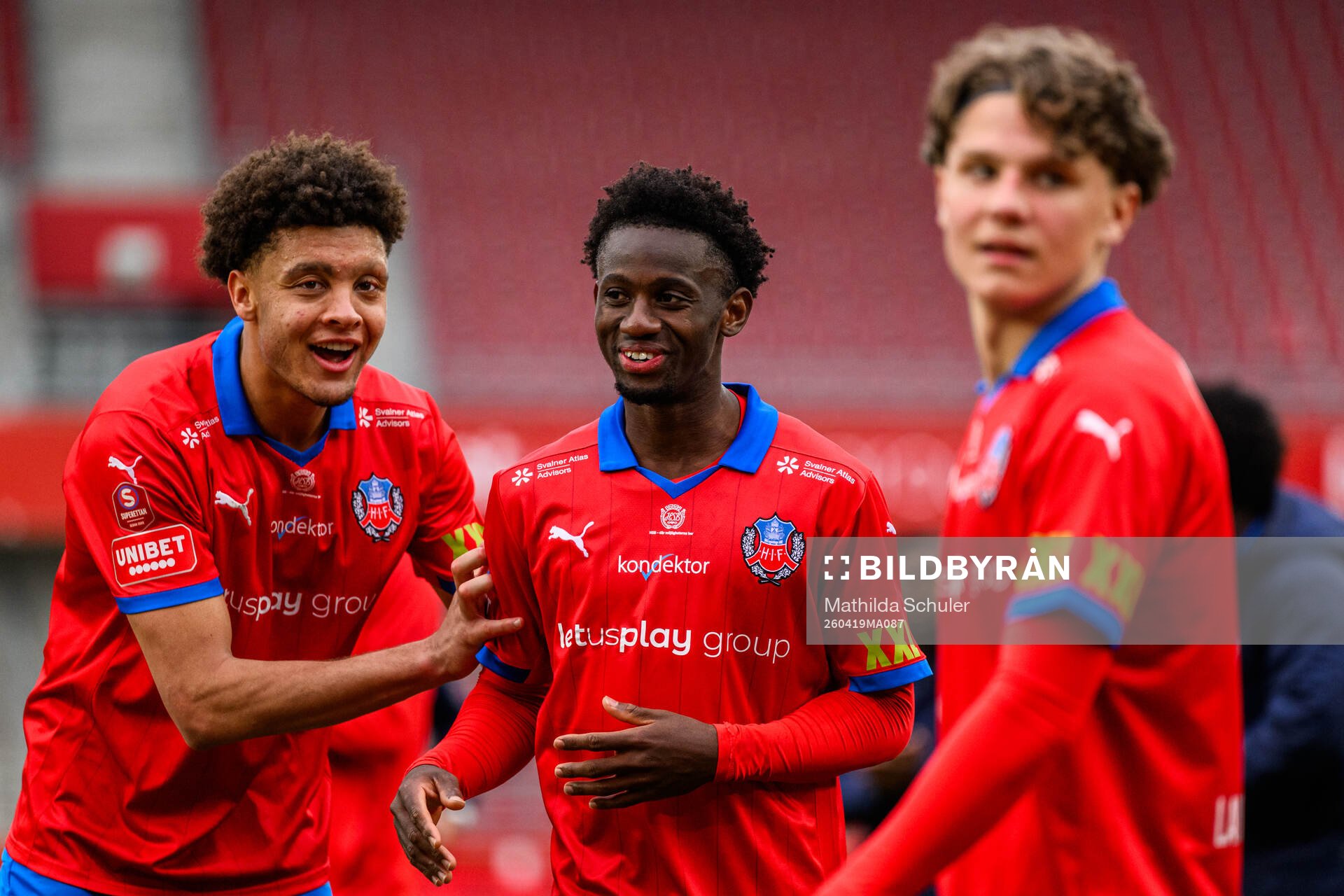 Helsingborgs Obafemi Awodesu och Clancy Valere Biten jublar