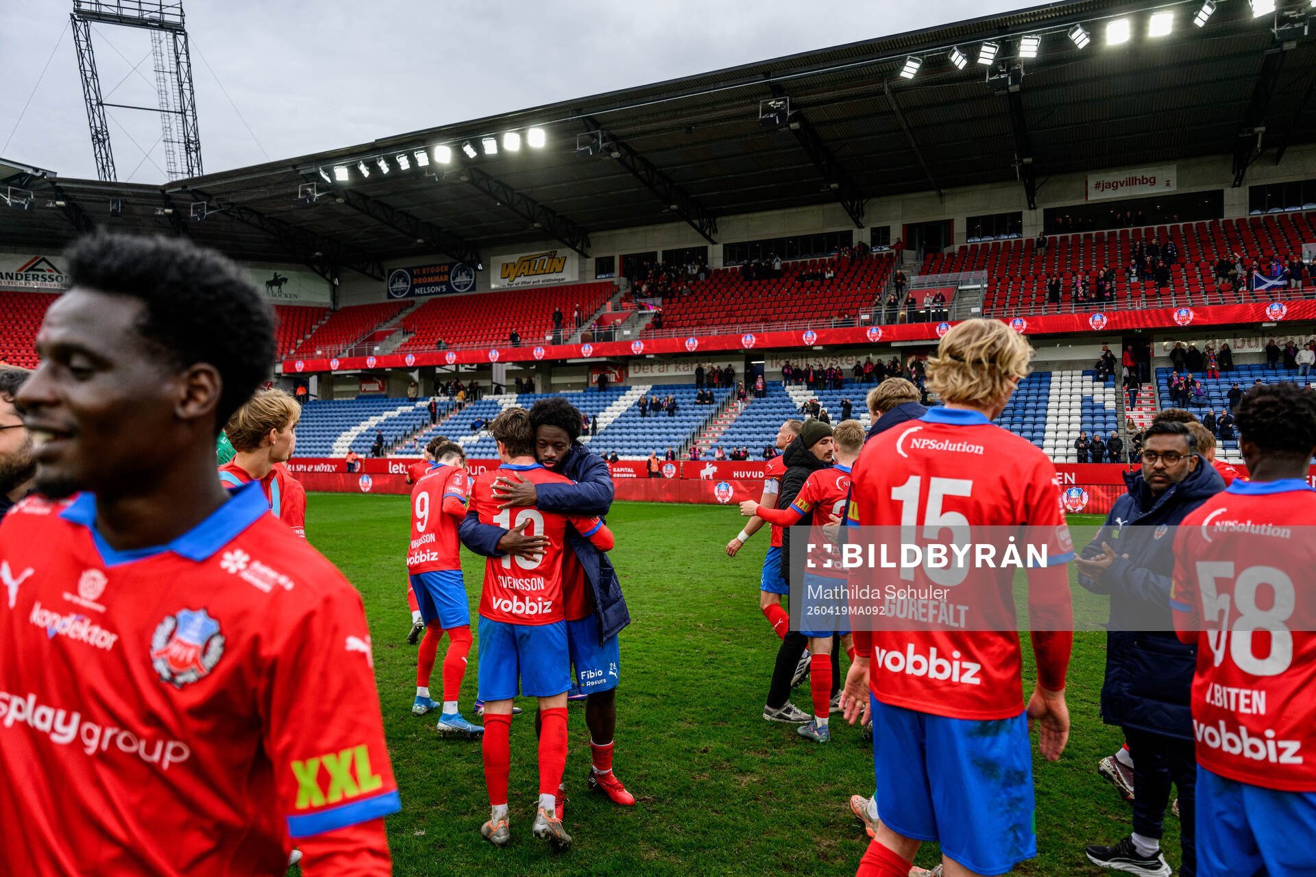 Helsingborgs Max Svensson och Kevin Nyarko  jublar