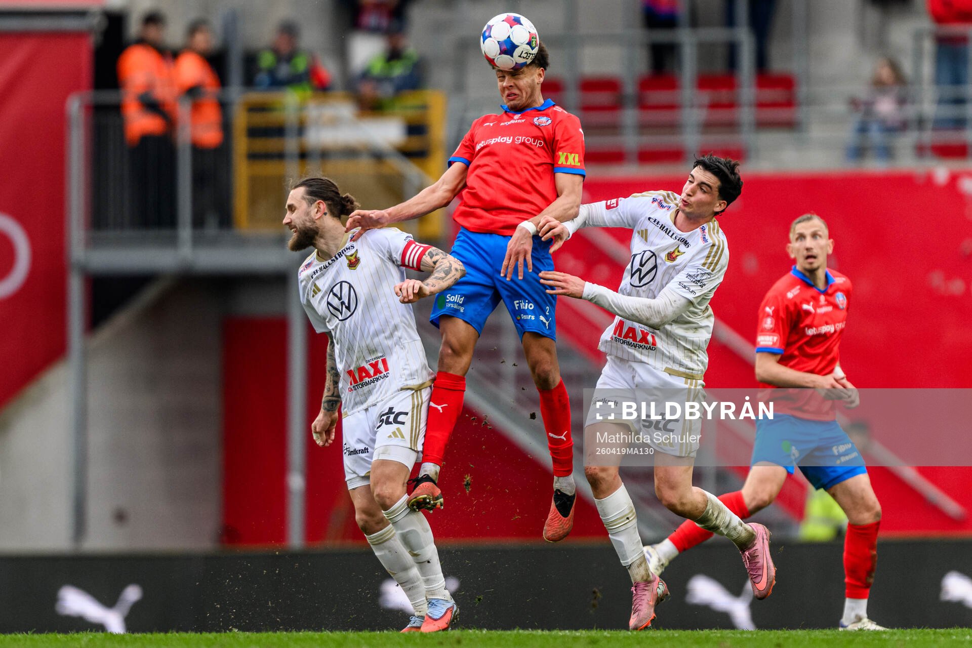 Östersunds Ali Suljic och Mario Palomino Delgado och
