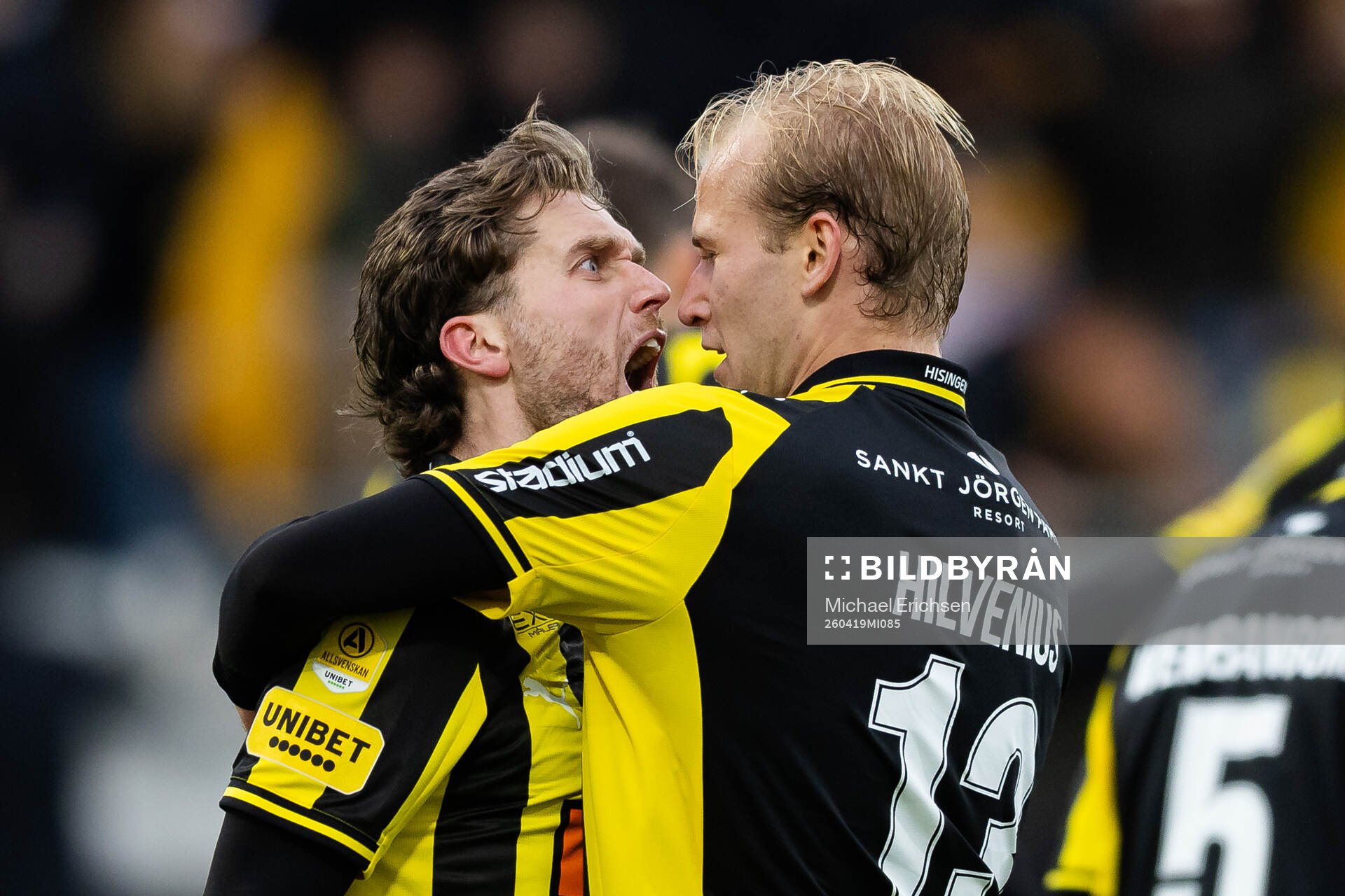 Häckens Adam Lundkvist jublar ihop med Harry Hilvenius