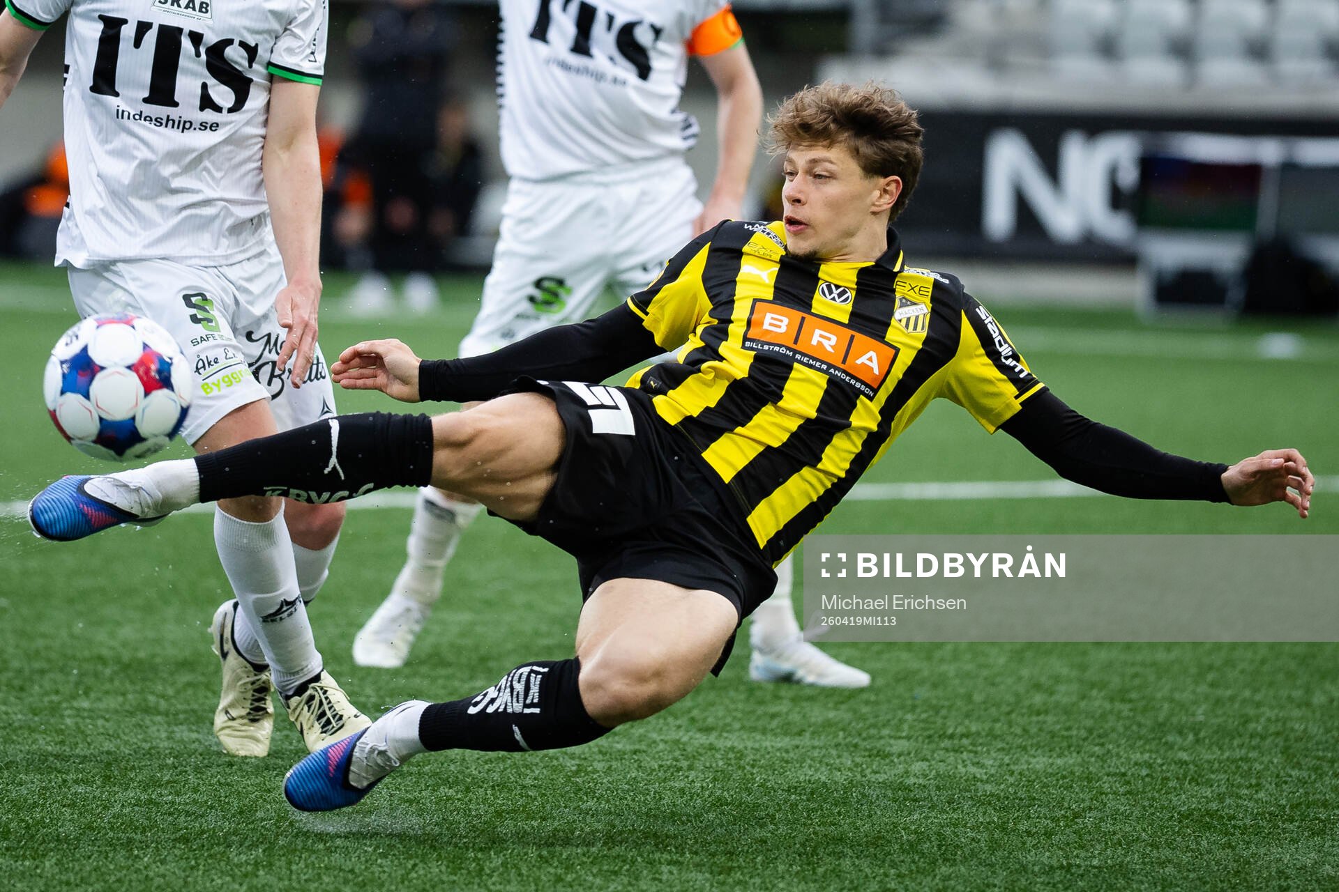 Häckens Gustav Lindgren skjuter 2-1