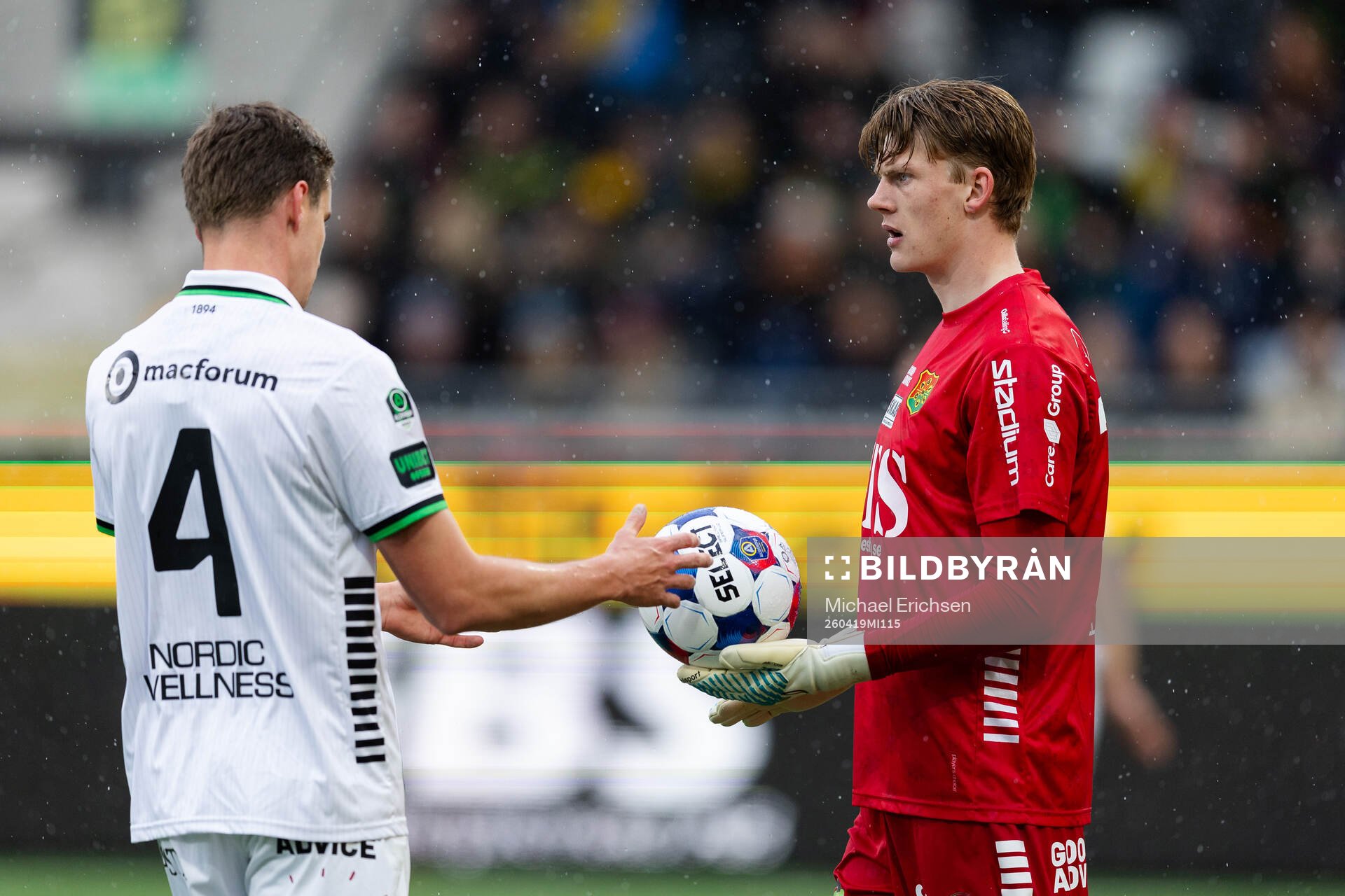 GAIS Oskar Ågren och målvakt Andreas Hermansen