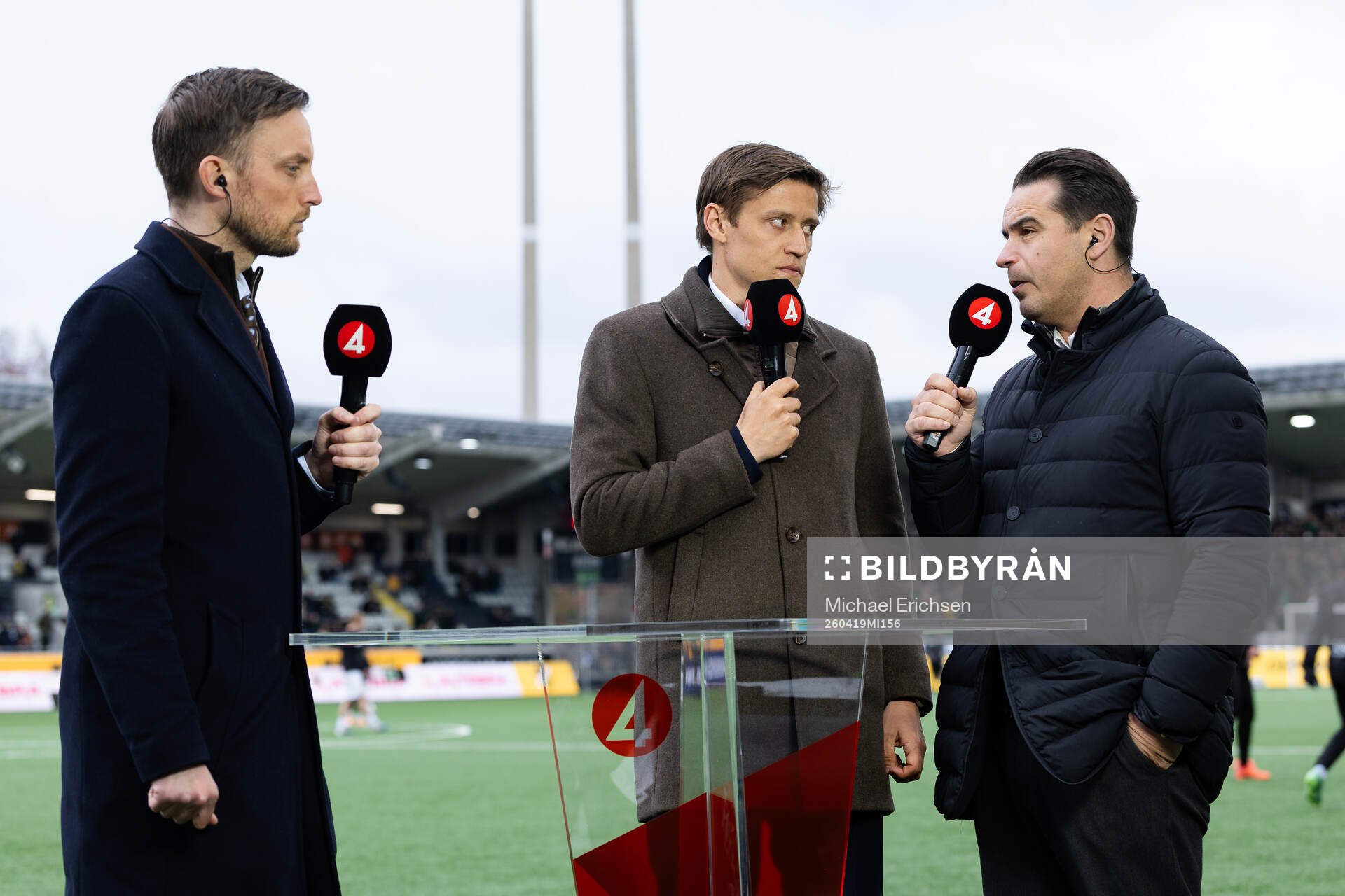 s studio med experterna Simon Thern och Nordin Gerzic
