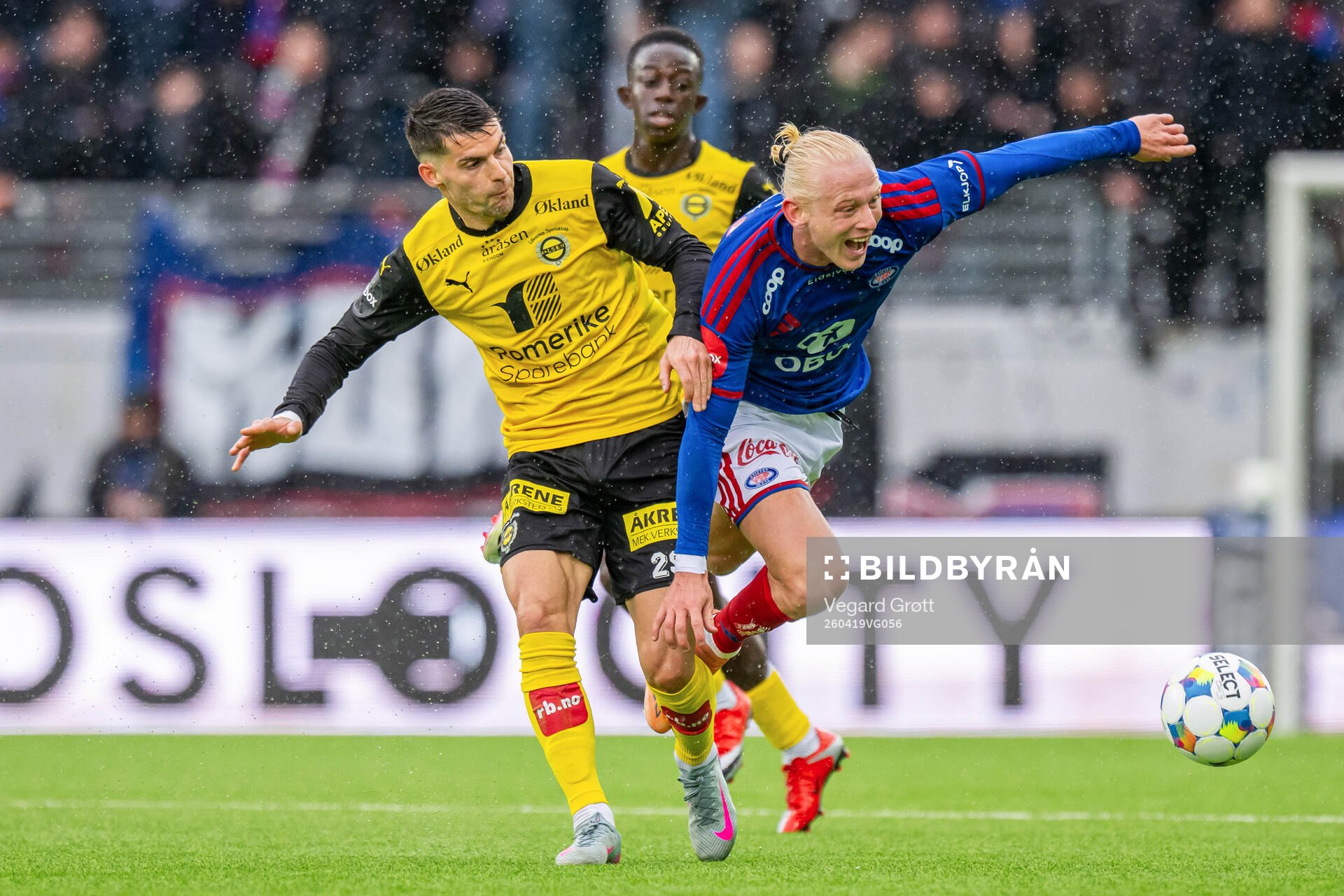 Ylldren Ibrahimaj of Lillestrøm and Kolbeinn Finnsson of
