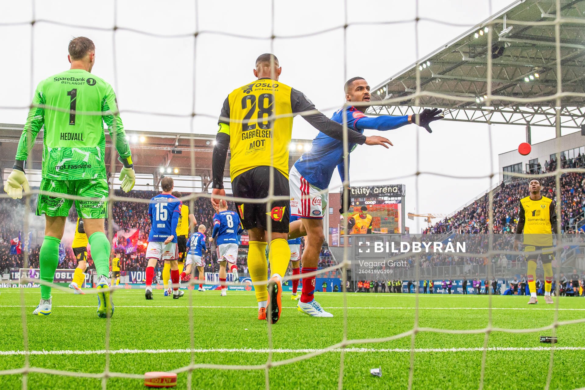 Aaron Kiil Olsen of Vålerenga throws away a box of snuff