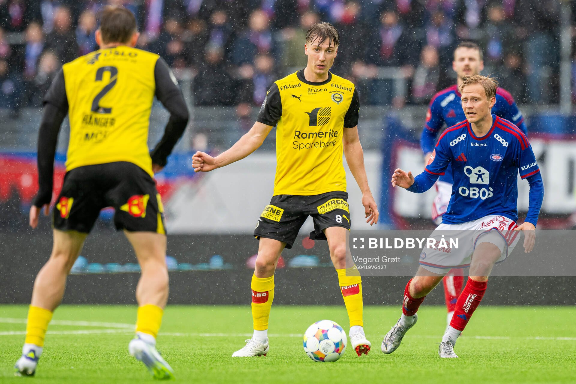 Markus Karlsbakk of Lillestrøm and Carl Lange of Vålerenga