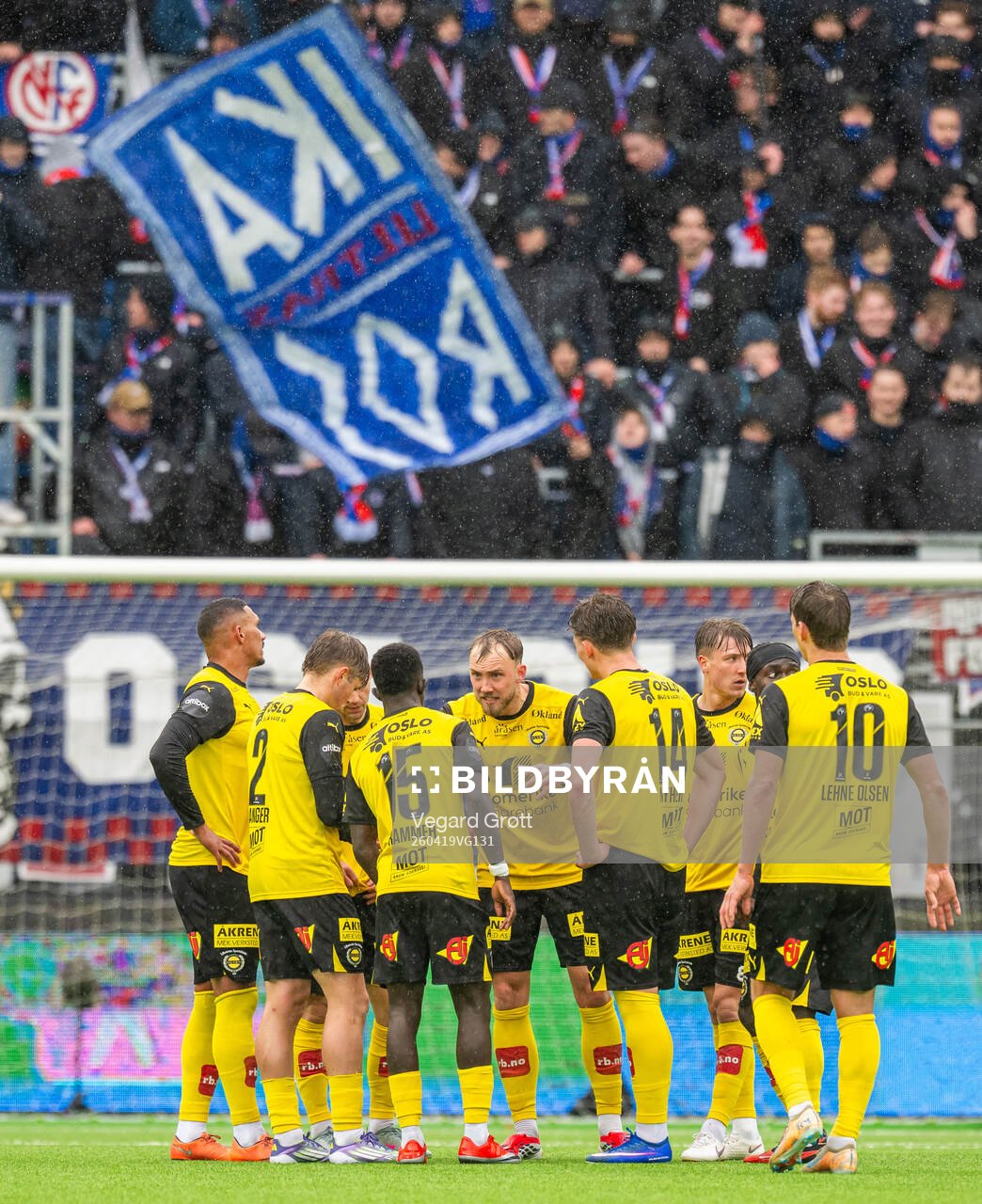 Sander Moen Foss and players of Lillestrøm