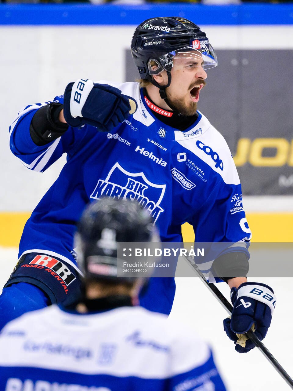 Karlskogas Eero Teräväinen jublar