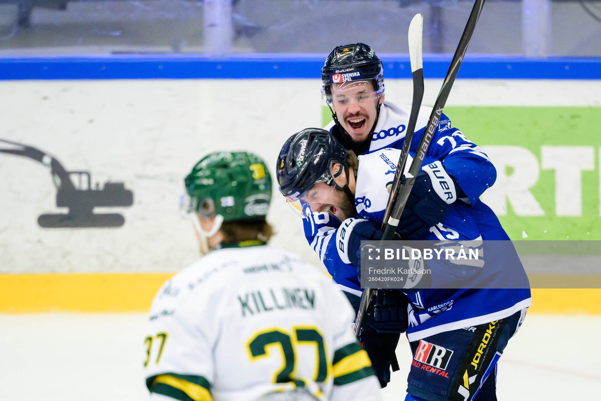 Karlskogas Leevi Viitala och Gustaf Franzén jublar