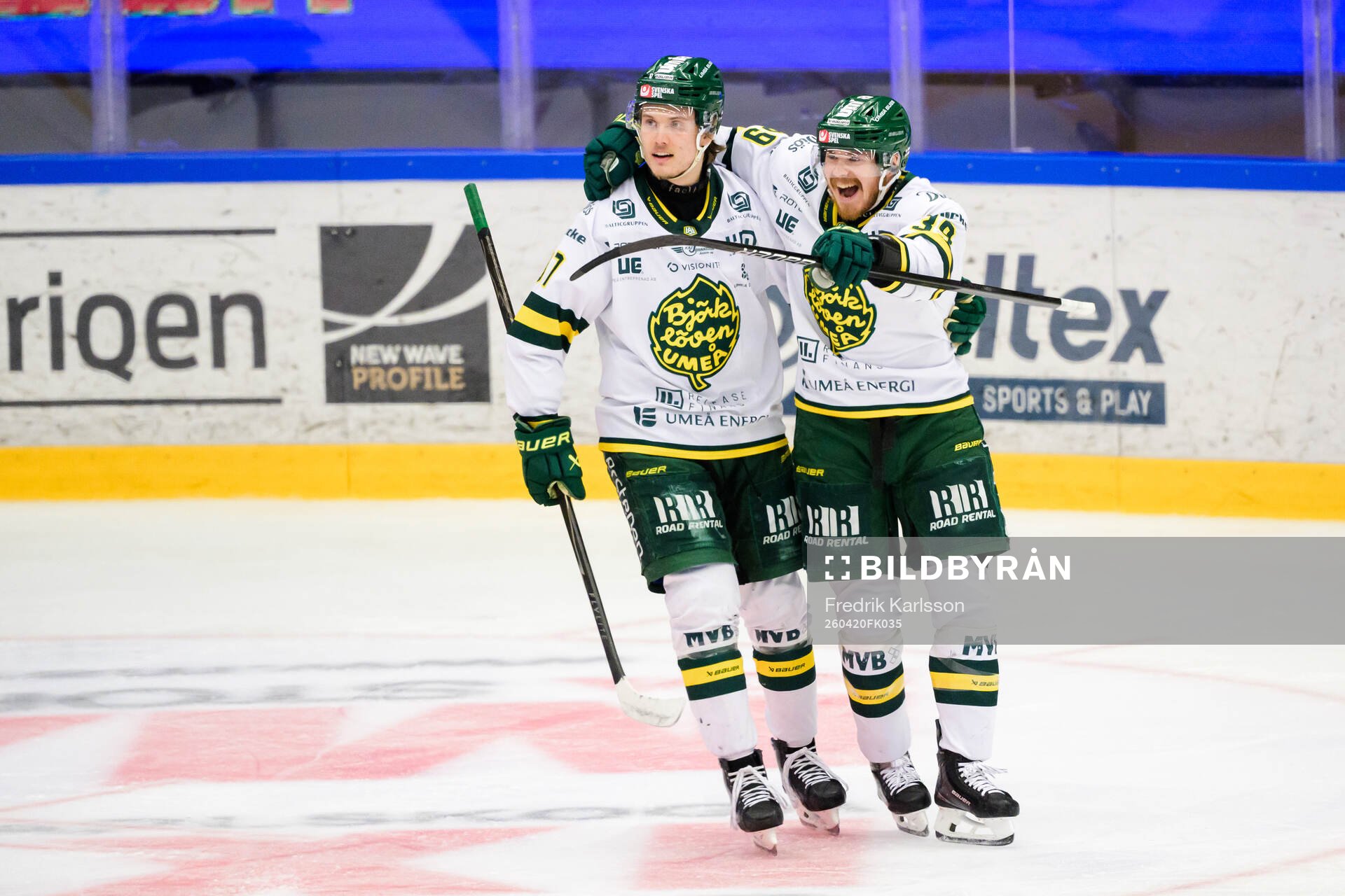 Björklövens Lenni Killinen och Joel Mustonen jublar