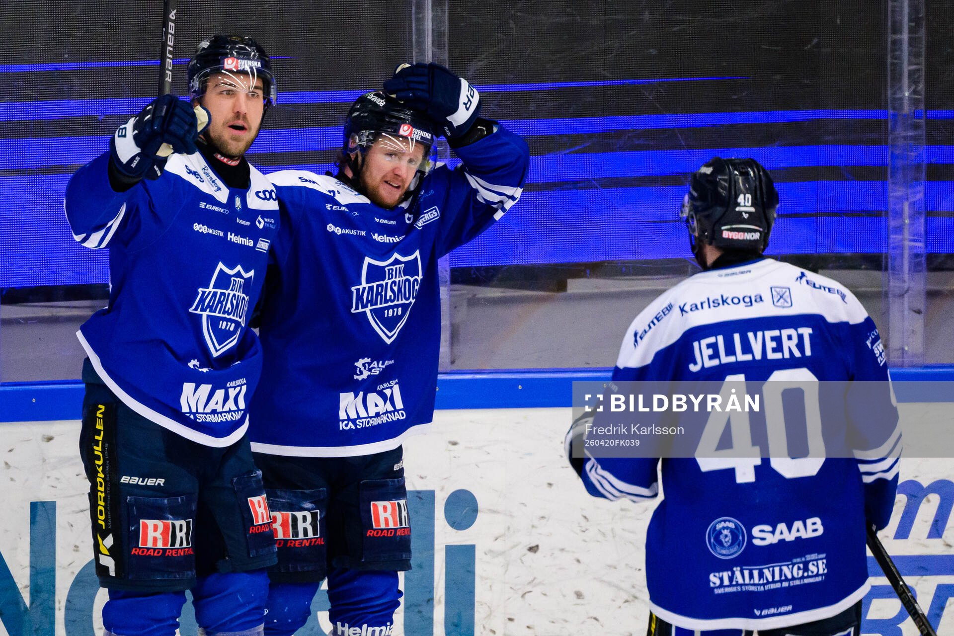 Karlskogas Jonatan Harju och Hampus Plato jublar