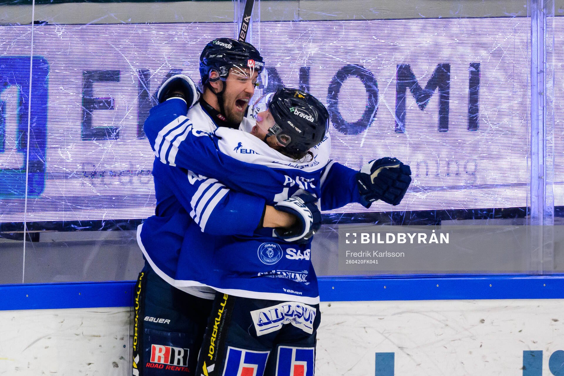 Karlskogas Jonatan Harju och Hampus Plato jublar