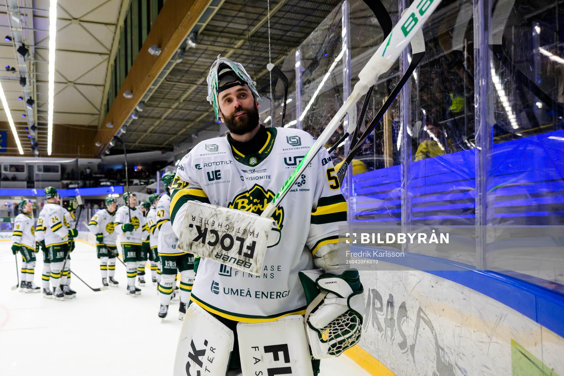 Björklövens målvakt Frans Tuohimaa jublar