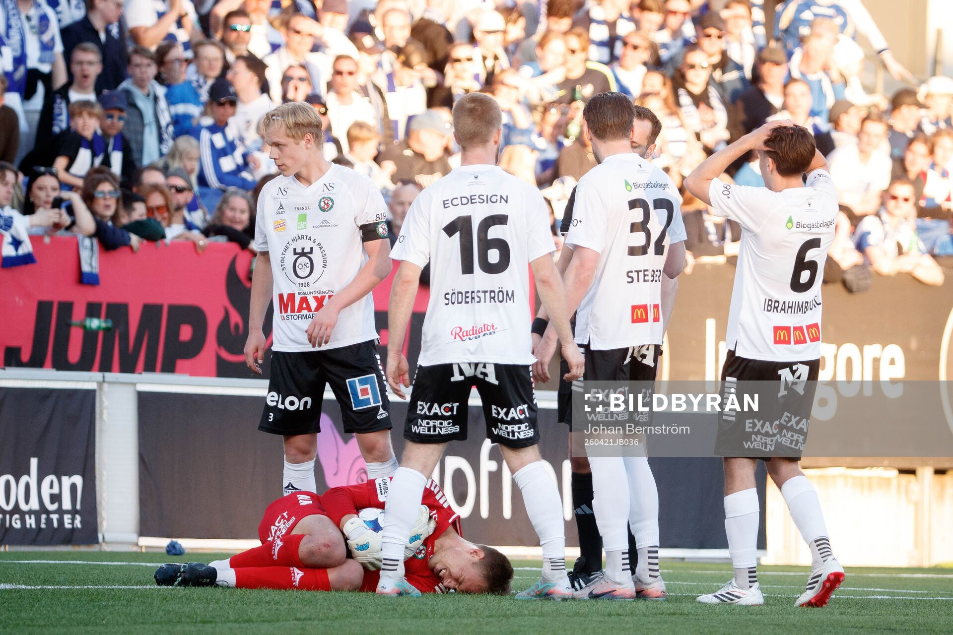 Örebros målvakt Jakub Ojrzynski deppar