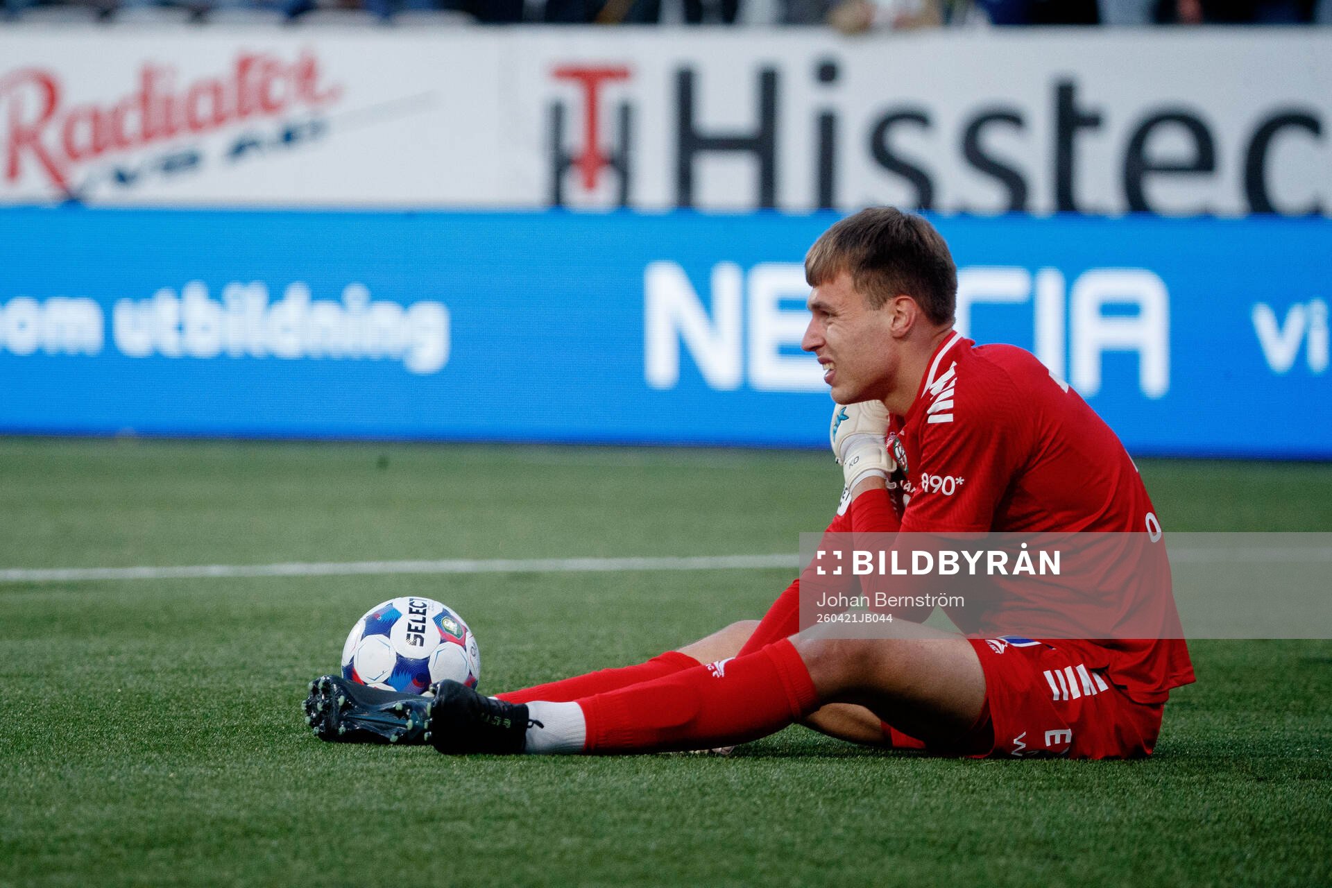 Örebros målvakt Jakub Ojrzynski deppar