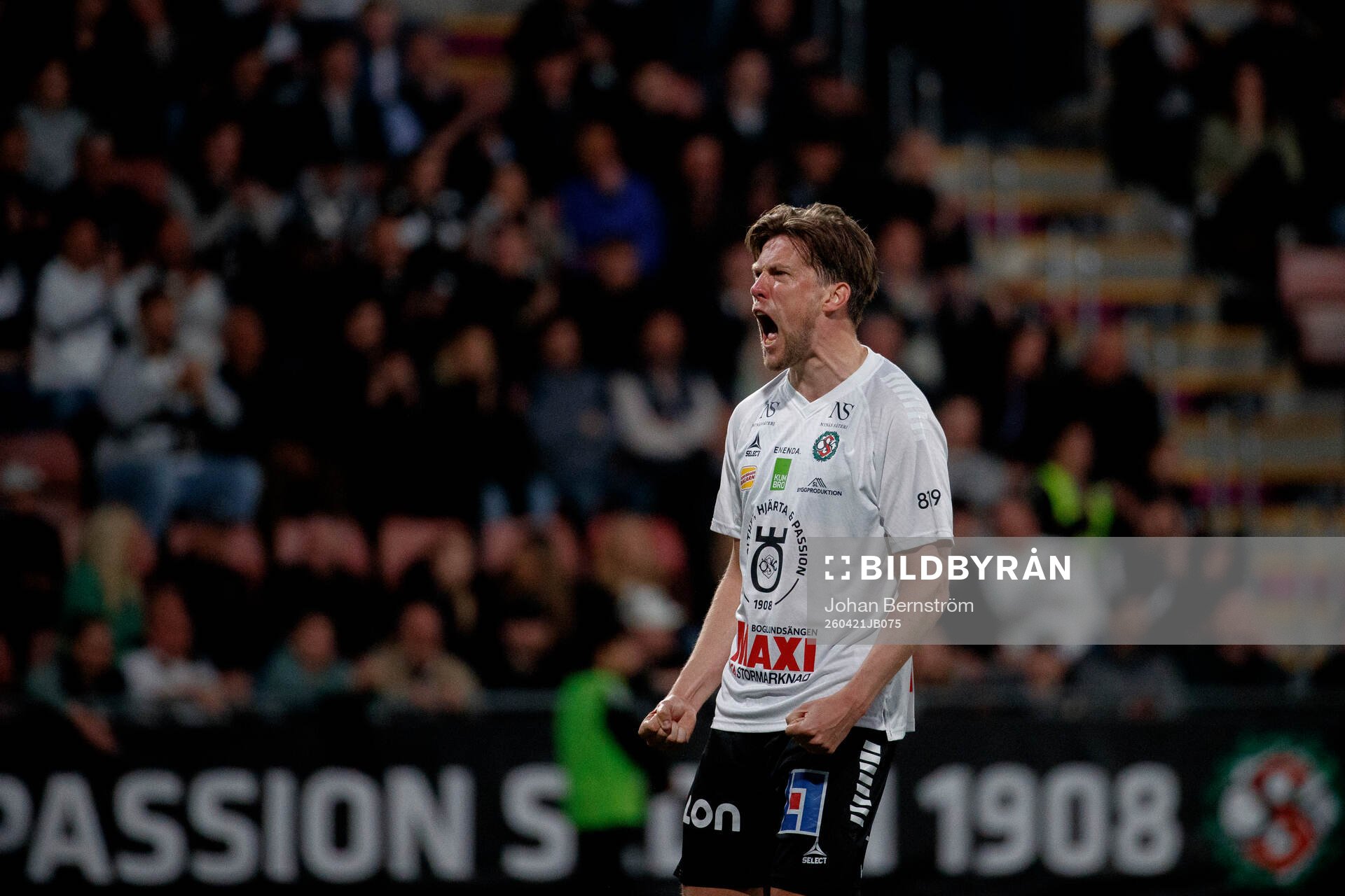 Örebros John Stenberg jublar vid slutsignalen