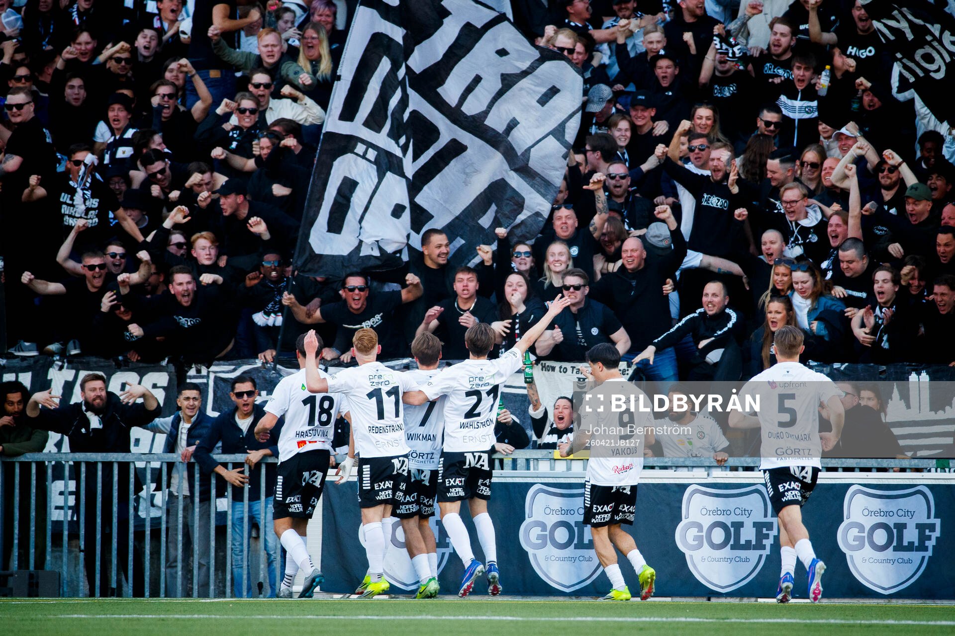 Jubel vid Samuel Wikman 1-1 mål