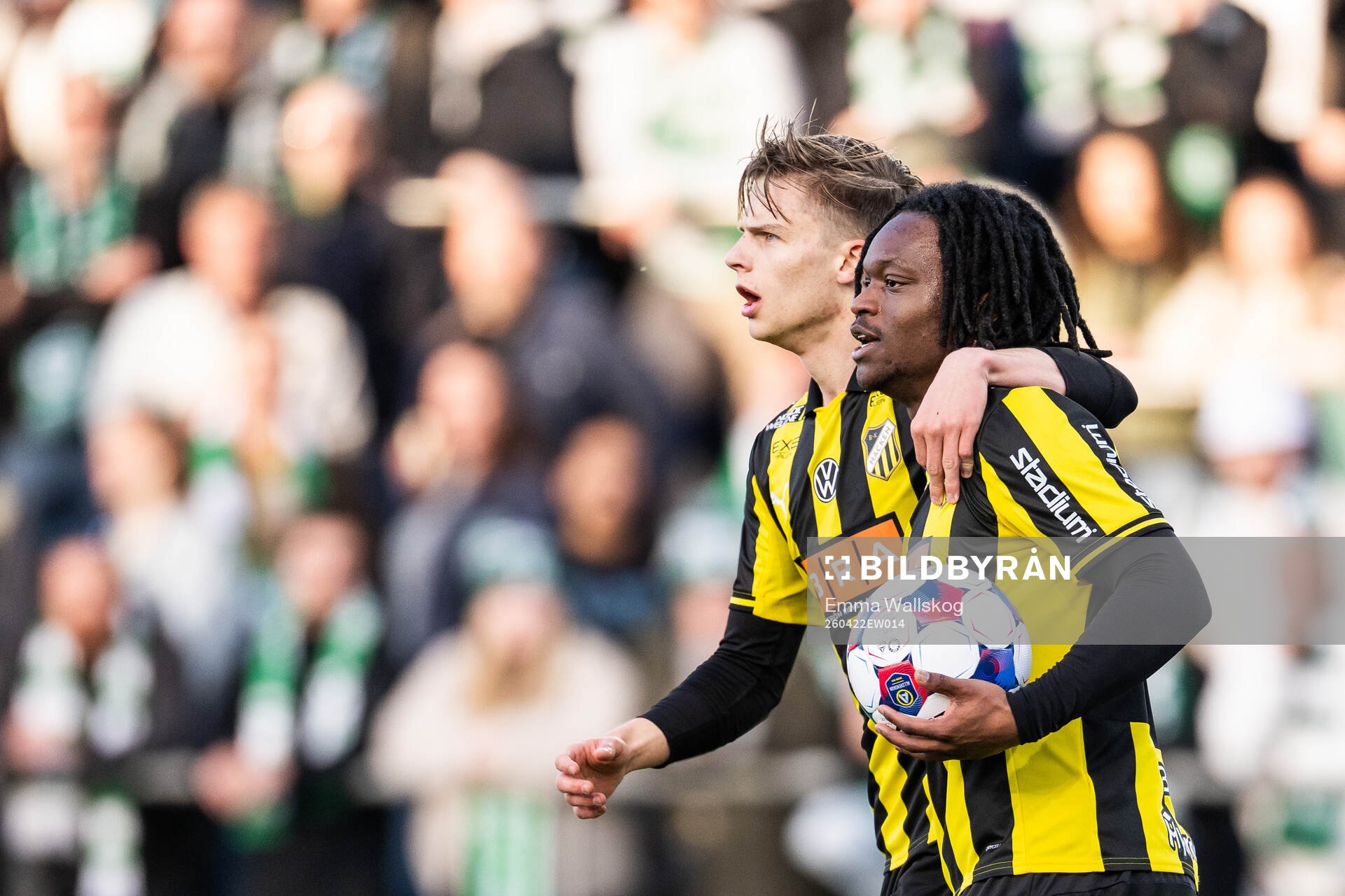 Häckens Adrian Svanbäck och Jeremy Agbonifo jublar