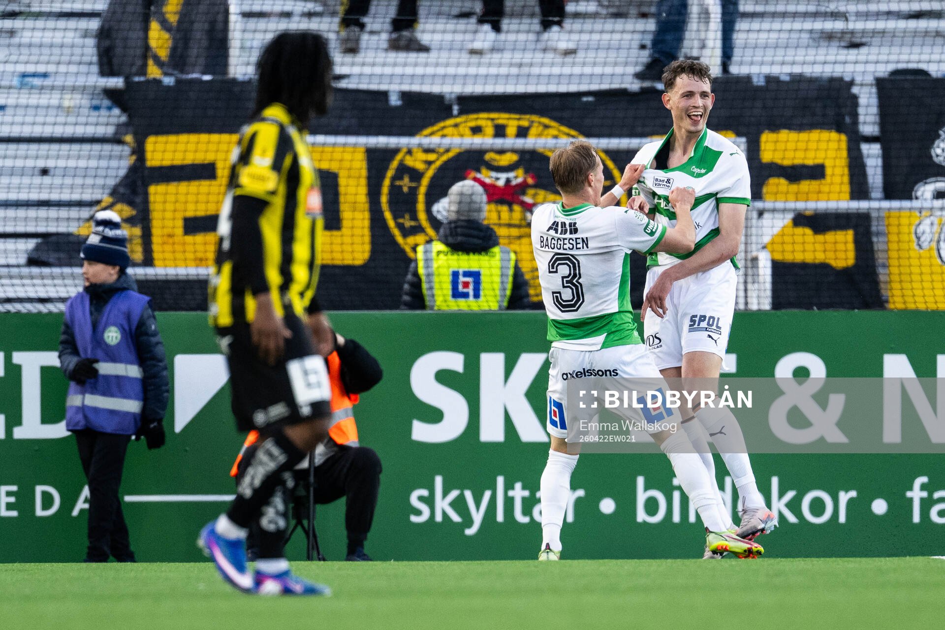 Västerås Marcus Baggesen och Mikkel Ladefoged jublar
