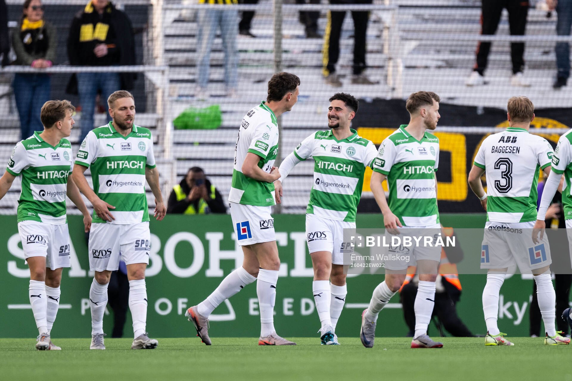 Västerås Mikkel Ladefoged jublar med Ismet Lushaku