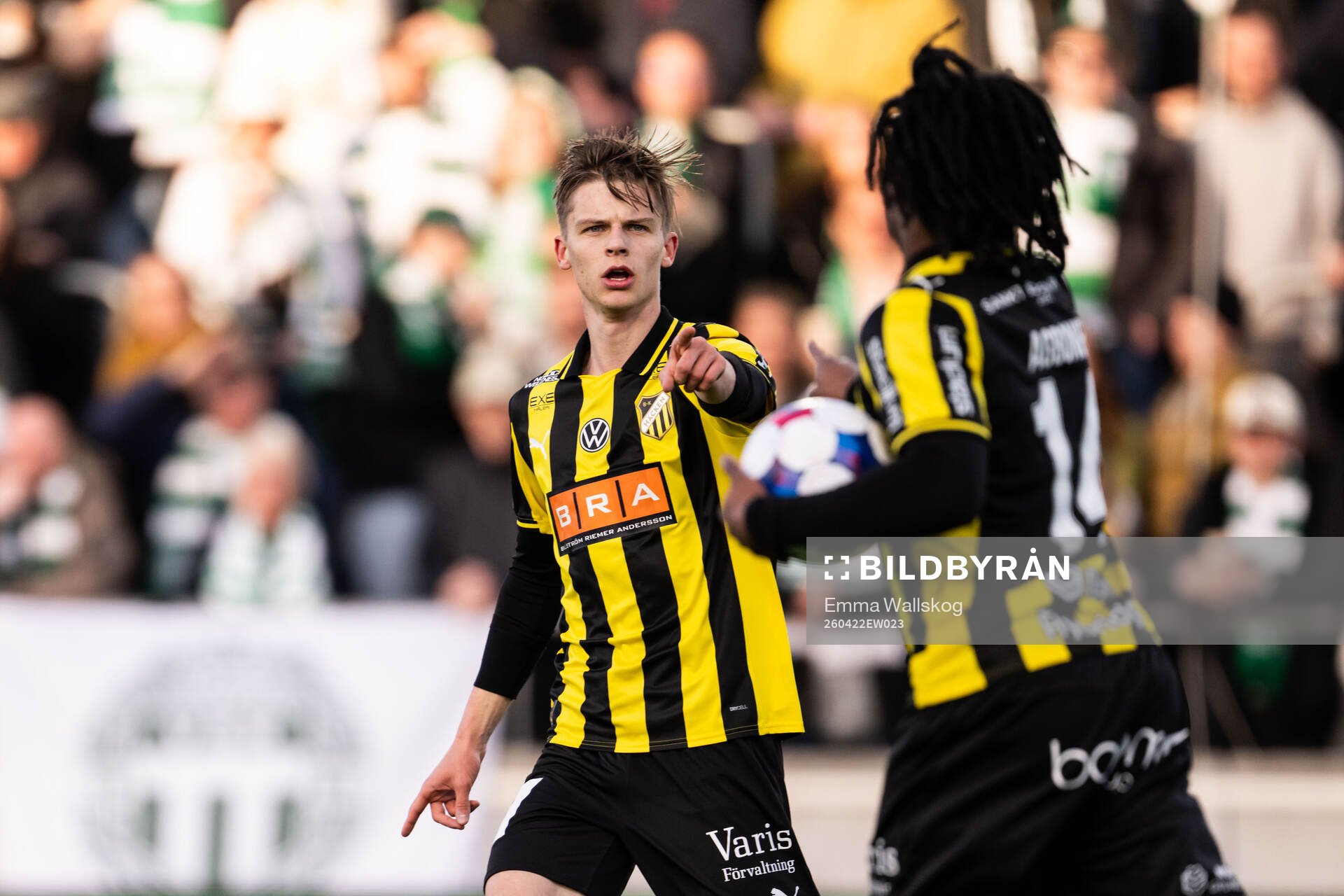 Häckens Jeremy Agbonifo jublar med Adrian Svanbäck