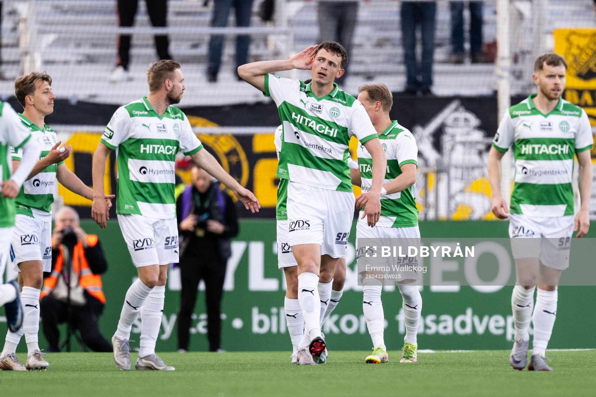 Västerås Mikkel Ladefoged jublar