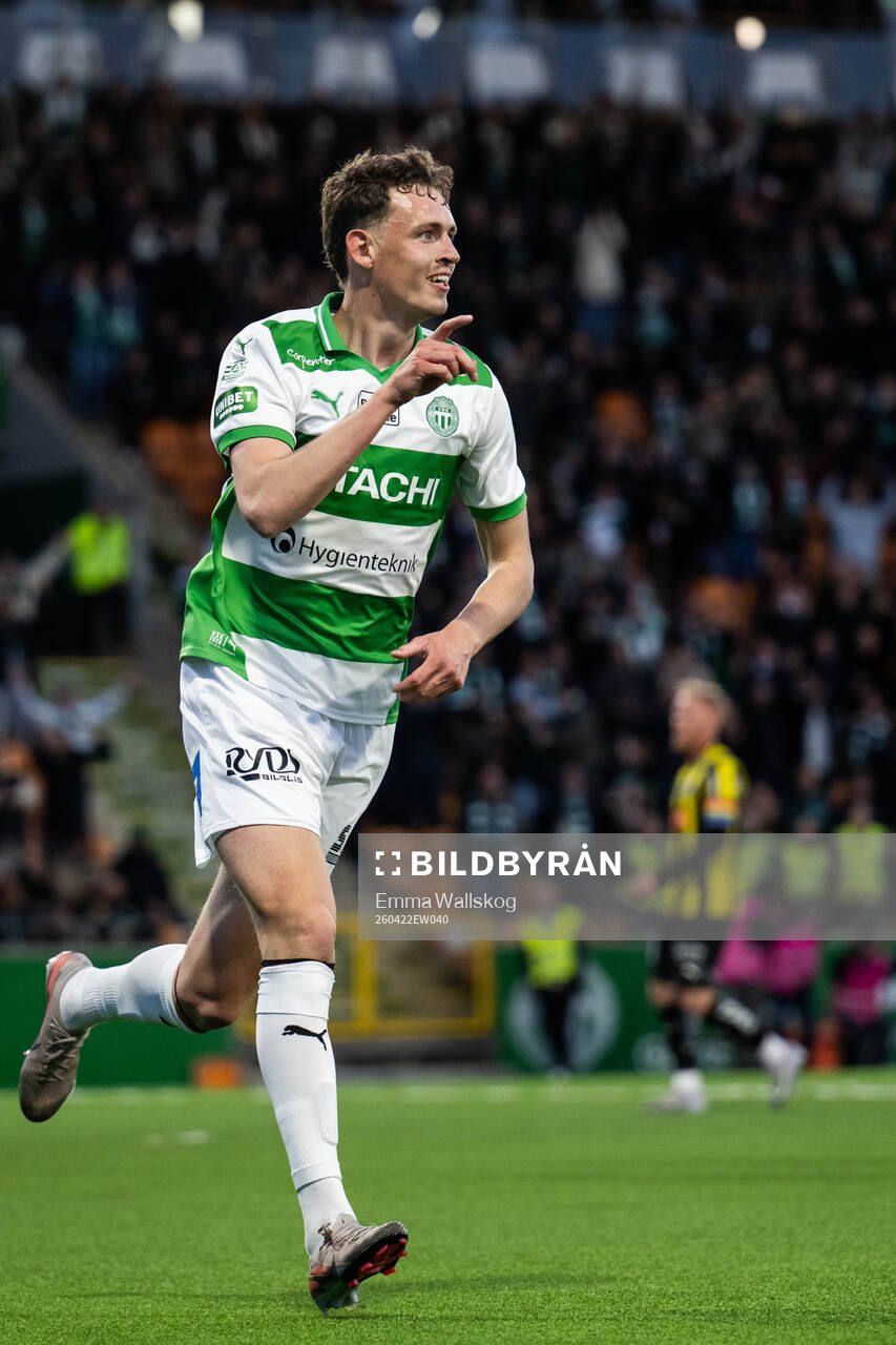 Västerås Mikkel Ladefoged jublar