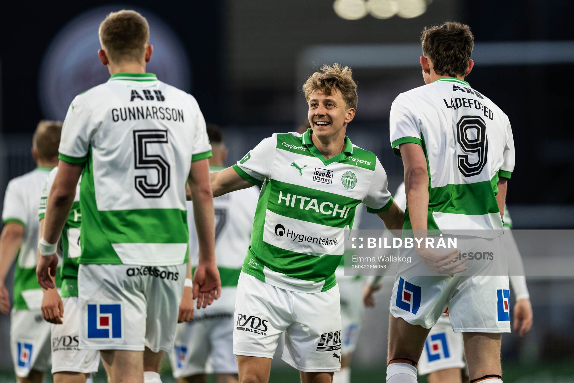 Västerås Mikkel Ladefoged jublar med Simon Gefvert