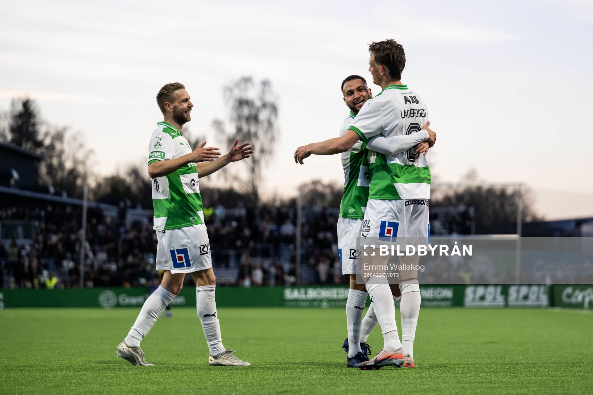 Västerås Mikkel Ladefoged jublar med Jonathan Ring och