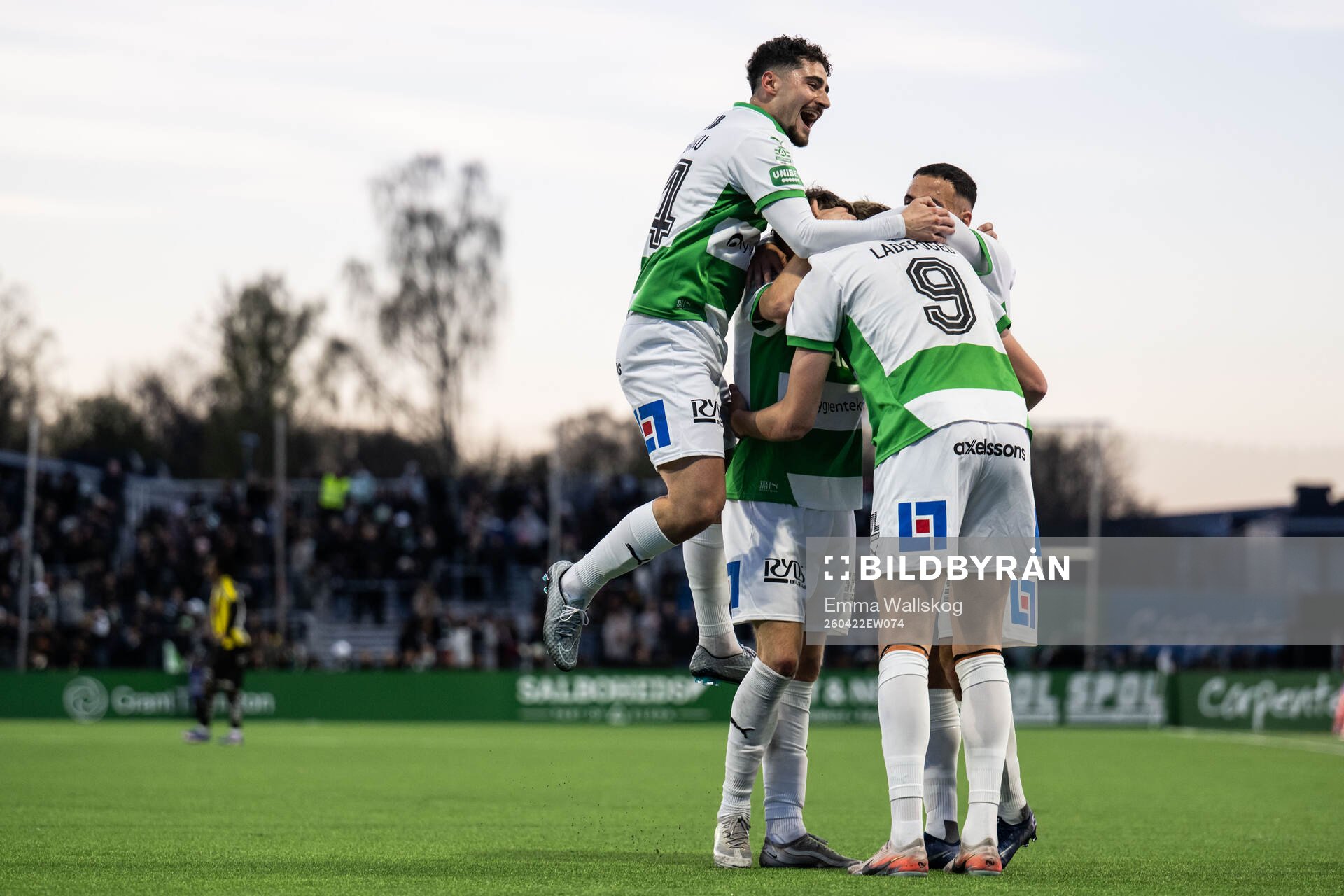 Västerås Mikkel Ladefoged jublar med Jonathan Ring, Ismet