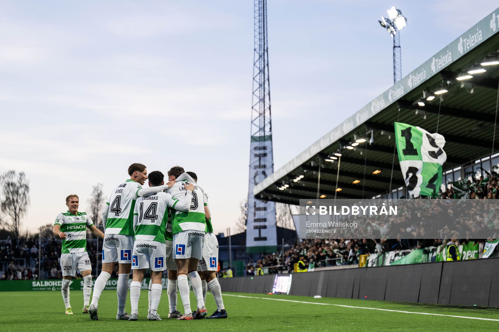 Västerås Mikkel Ladefoged jublar med lag kamrater