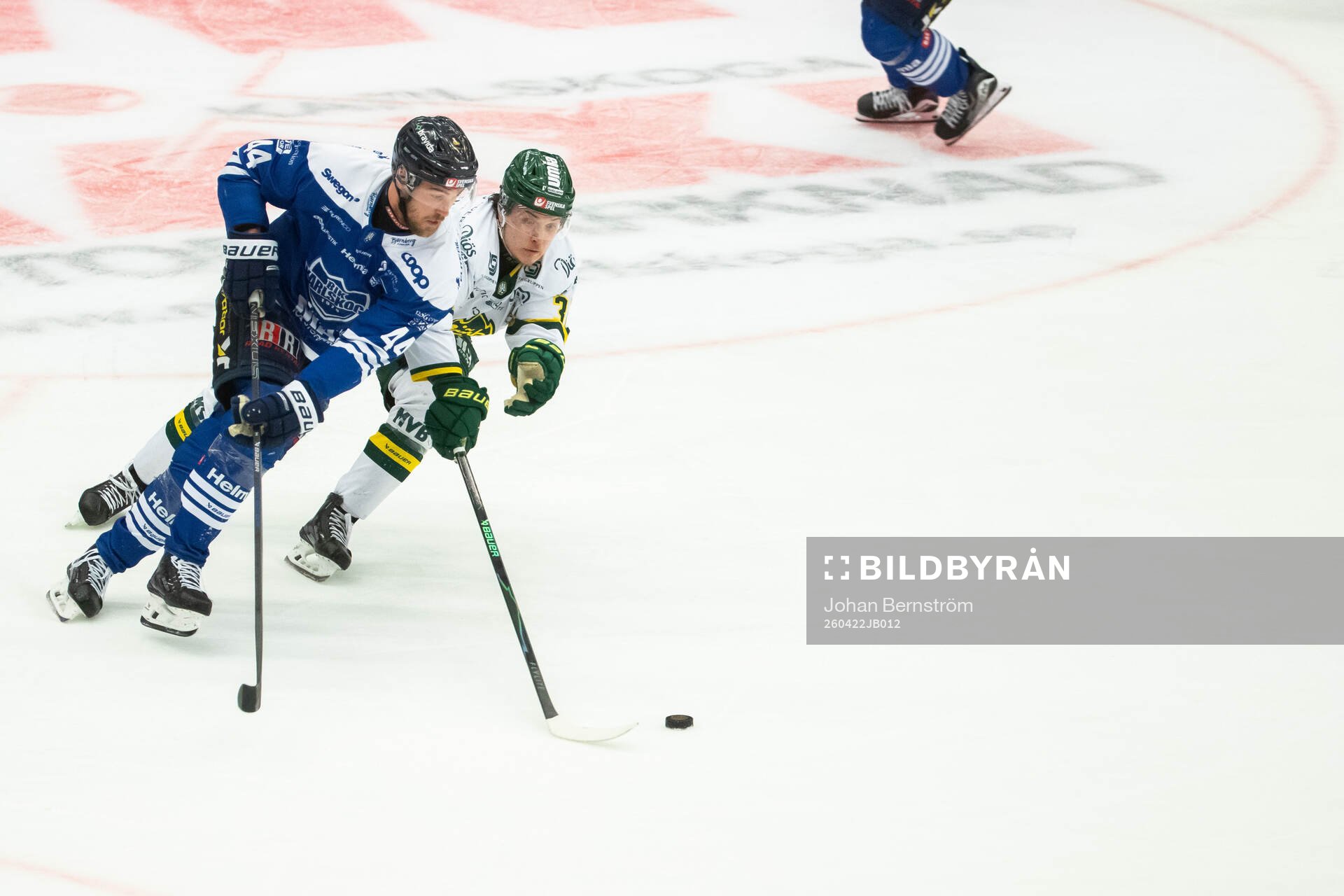 Karlskogas Jonatan Harju och Björklövens Lenni Killinen