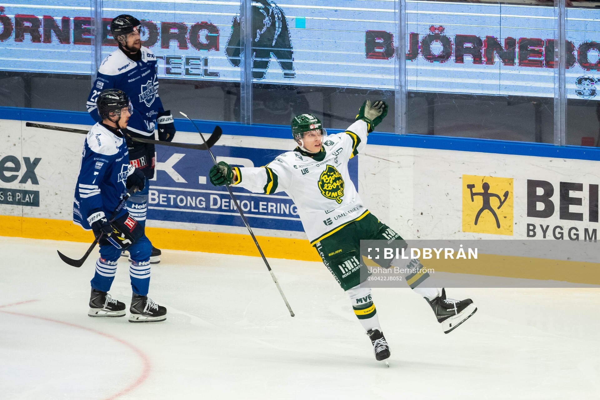 Björklövens Oscar Tellström jublar