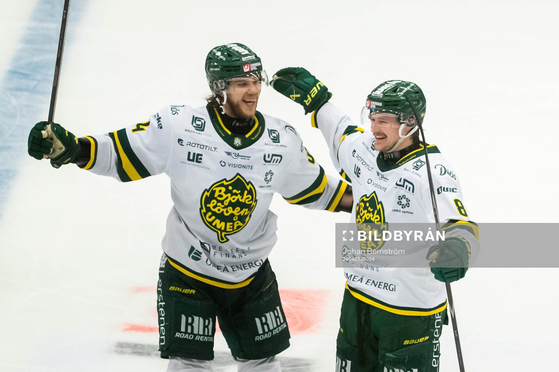 Björklövens Anton Malmström och Lucas Nordsäter jublar
