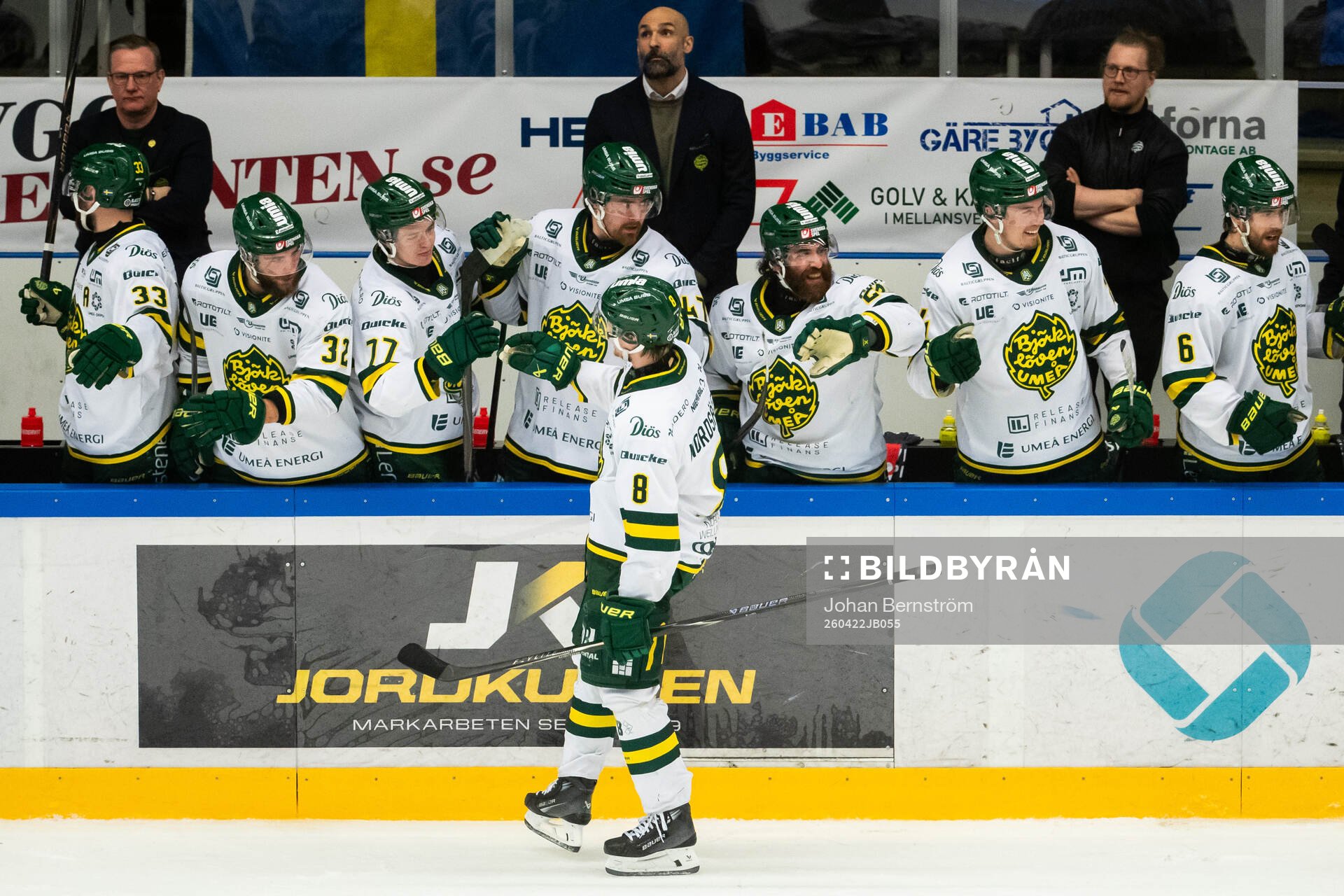 Björklövens Lucas Nordsäter jublar med lagkamrater