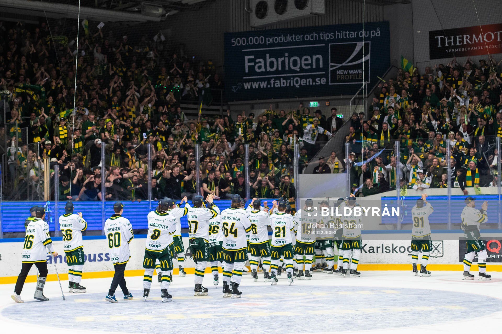 Björklövens spelare jublar