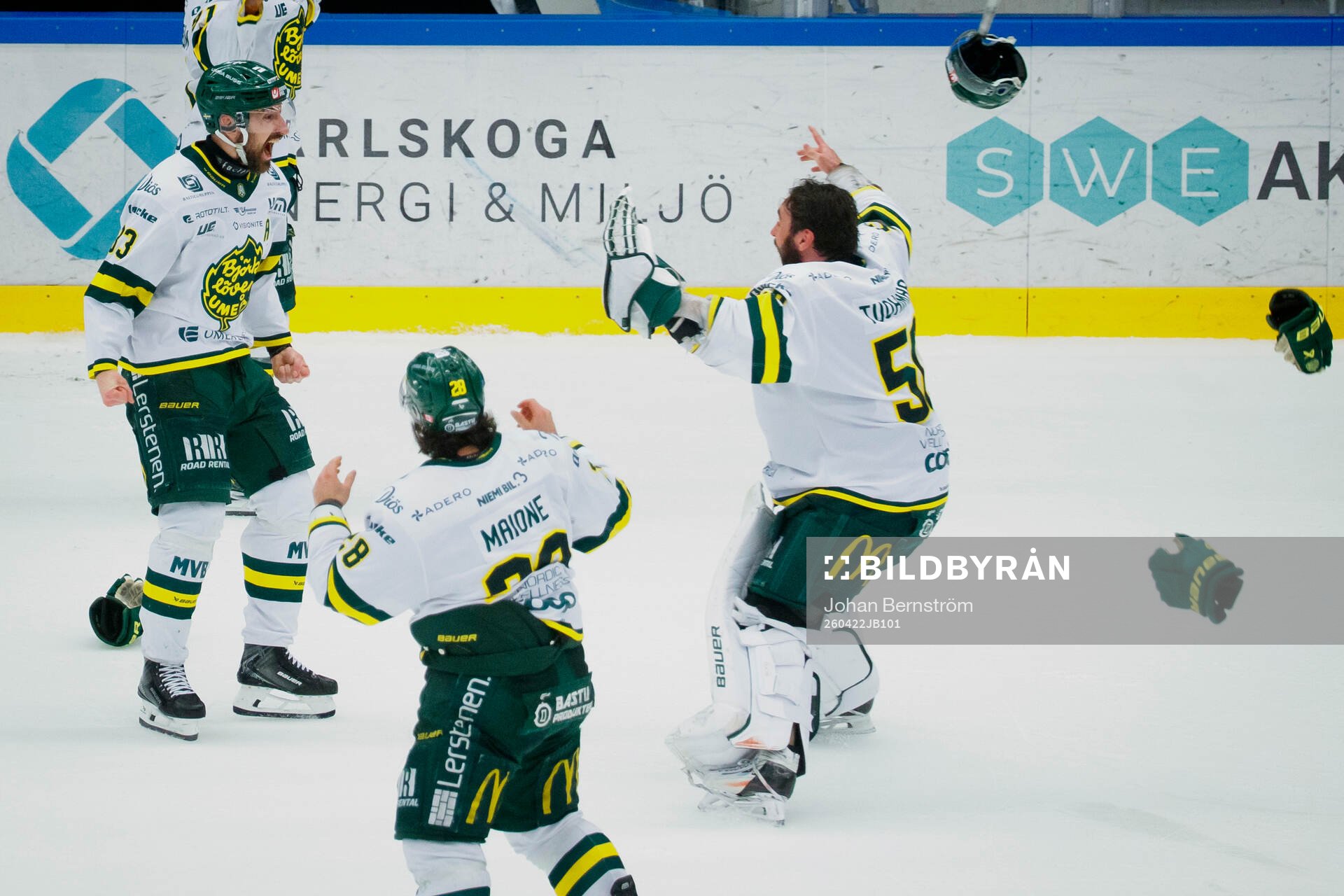 Björklövens spelare Albin Lundin, Mathew Maione och
