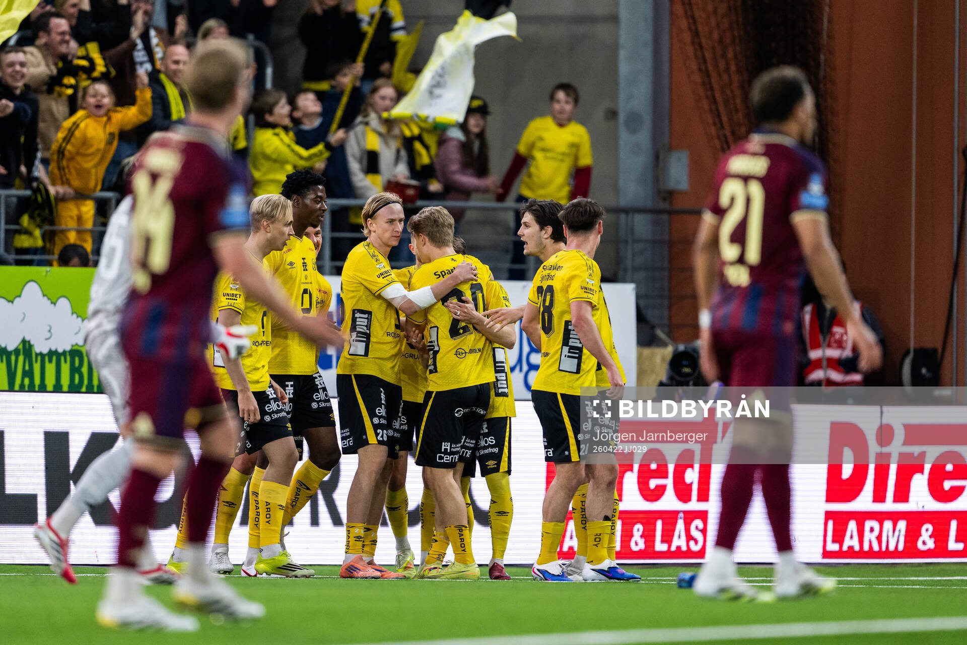 Elfsborgs Julius Magnusson jublar med lagkamrater