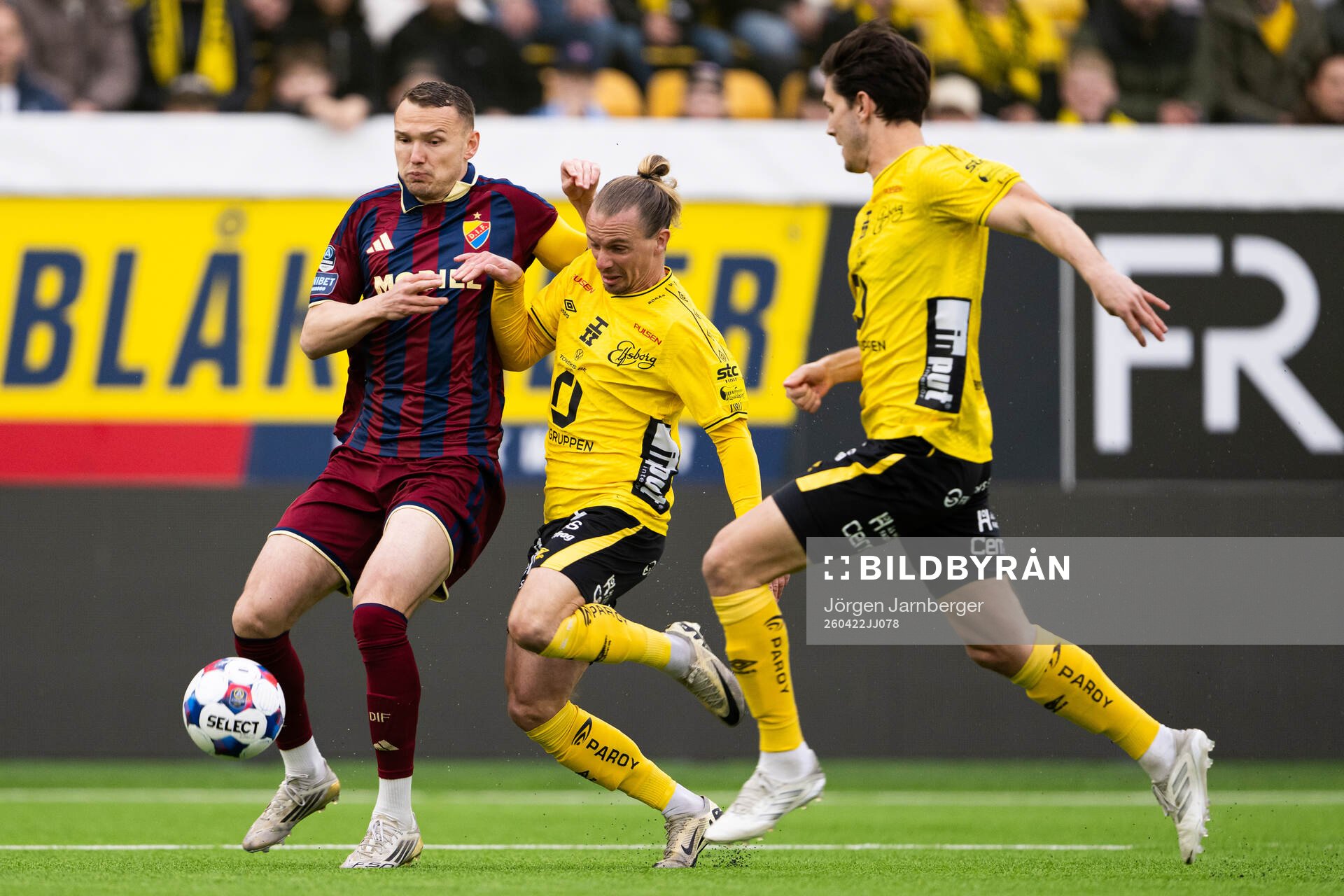Djurgårdens Piotr Johansson och Elfsborgs Niklas Hult