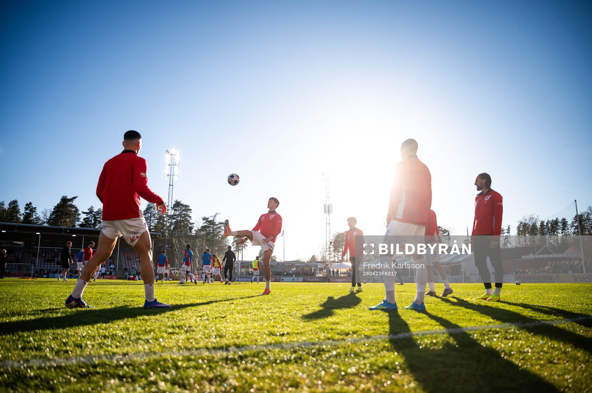 Degerfors spelare värmer upp