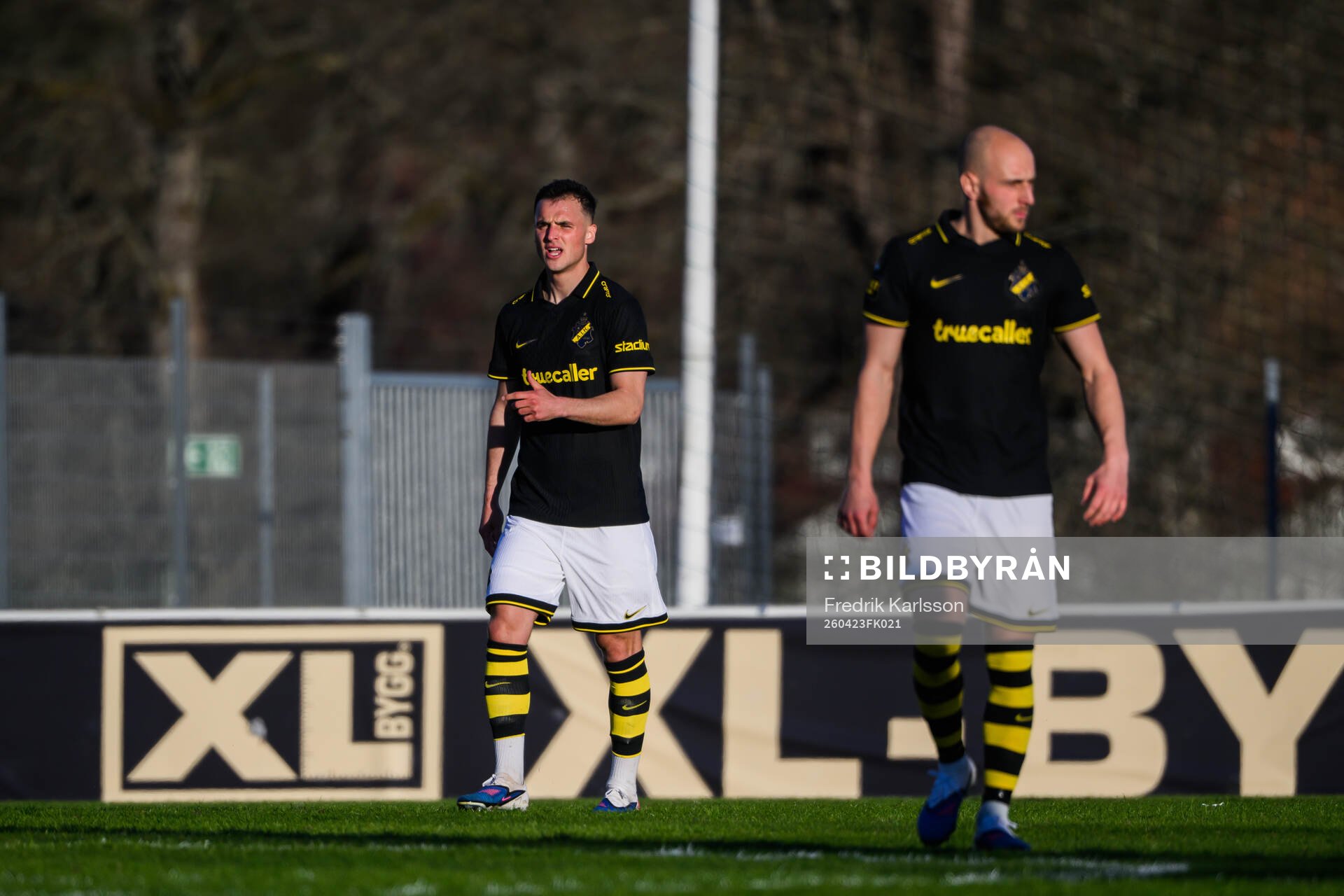 AIKs Áron Csongvai och Amel Mujanic deppar