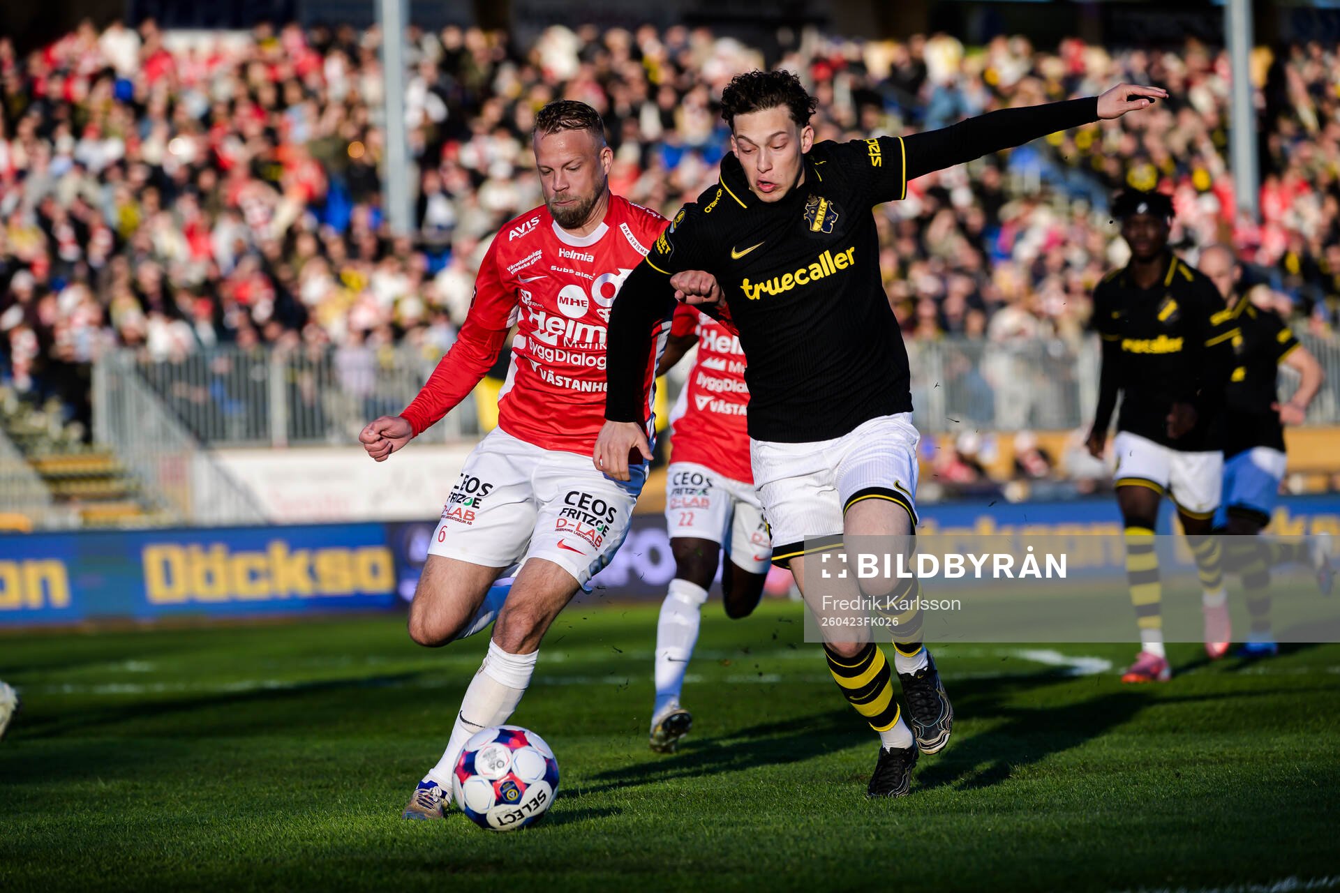 Degerfors Daniel Sundgren  och AIKs Victor Goncalves