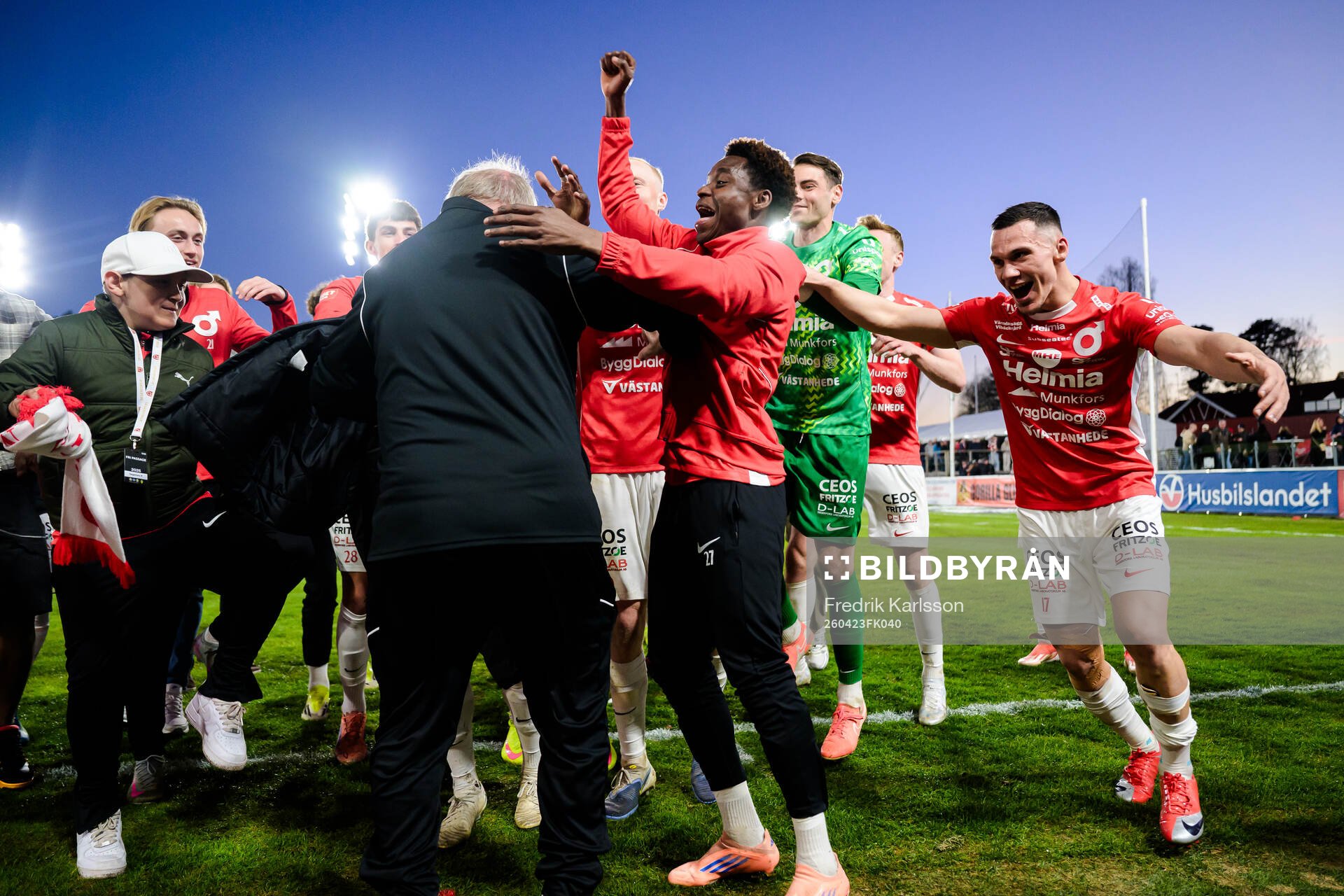 Degerfors Ziyad Salifu och Arman Taranis jublar med
