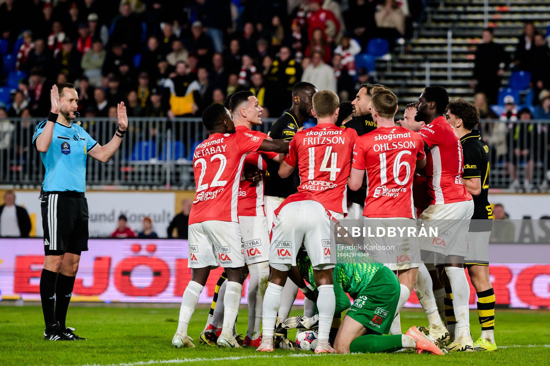 Bråk mellan AIKs och Degerfors spelare