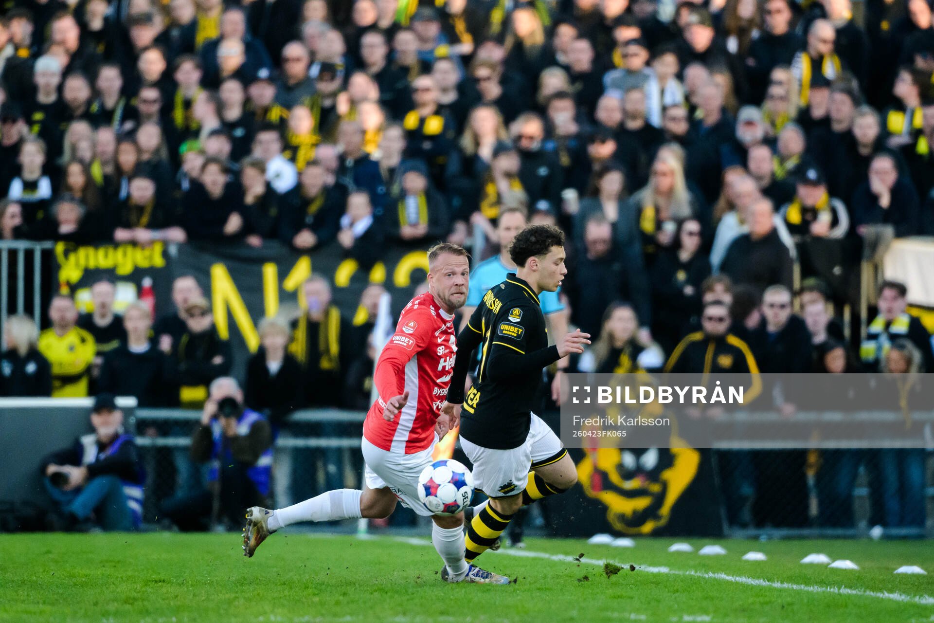 Degerfors Daniel Sundgren  och AIKs Victor Goncalves