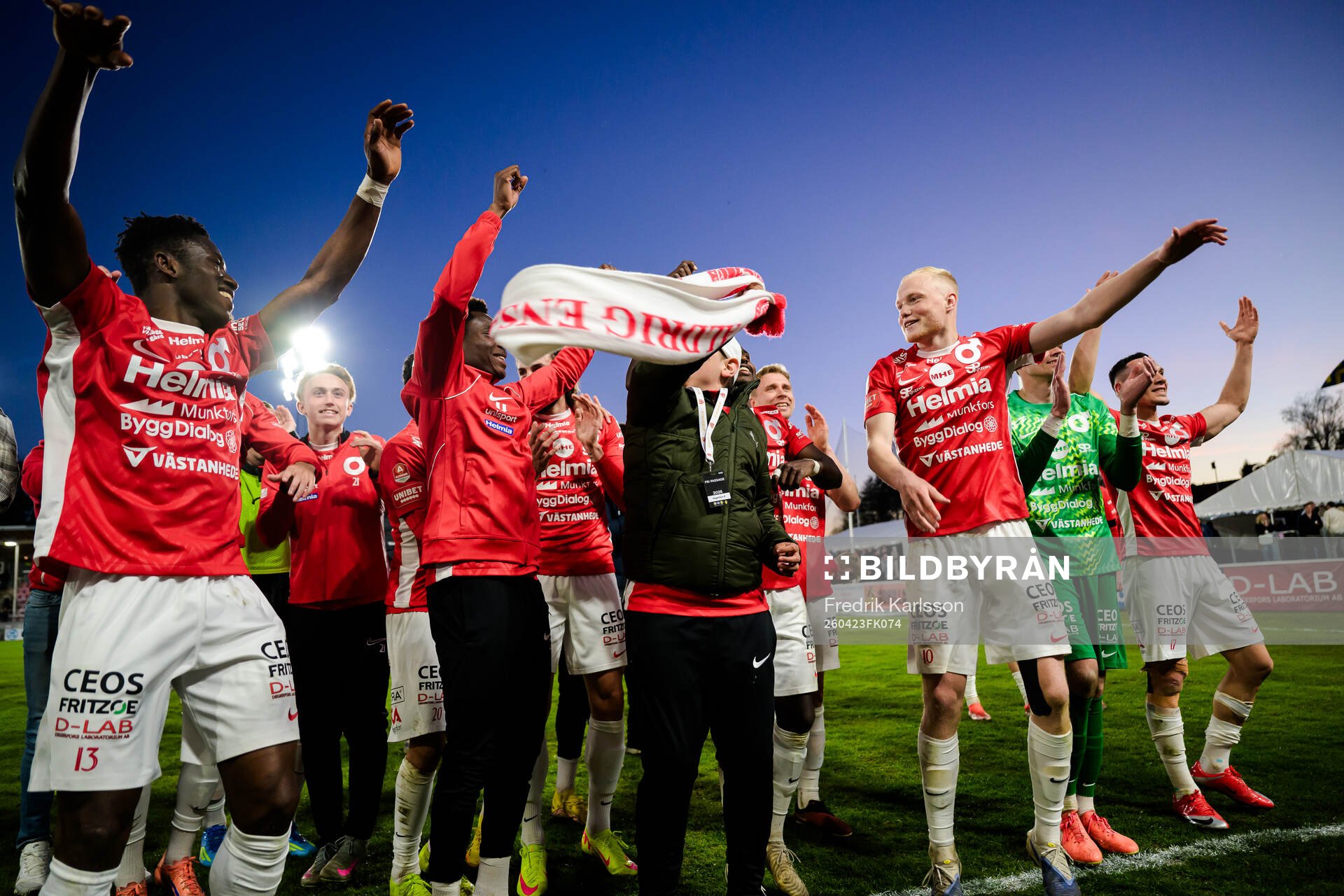 Degerfors Yiriyon Gideon Yaw och Marcus Rafferty jublar