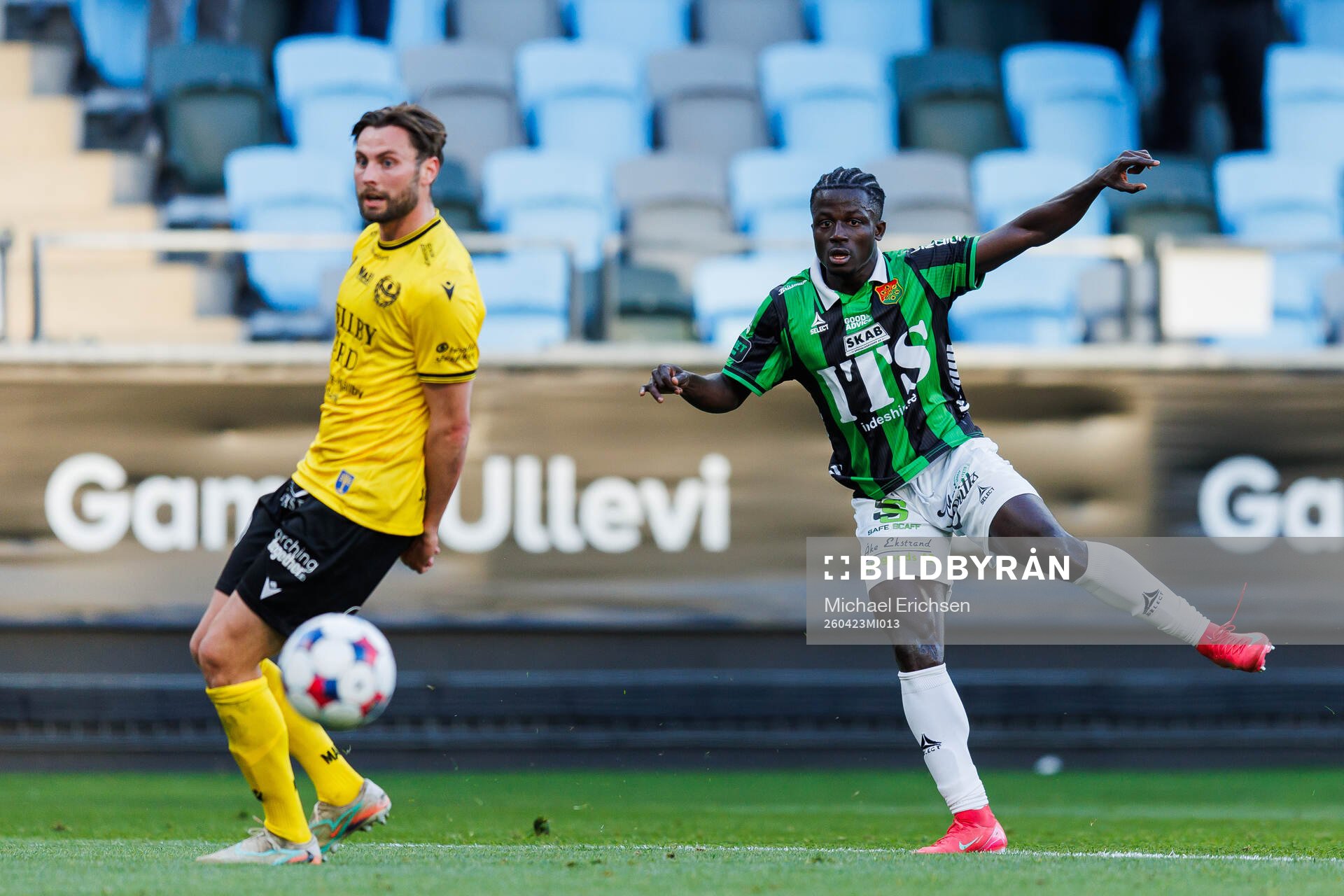 Mjällbys Axel Norén och GAIS Blessing Asumang Dankwah