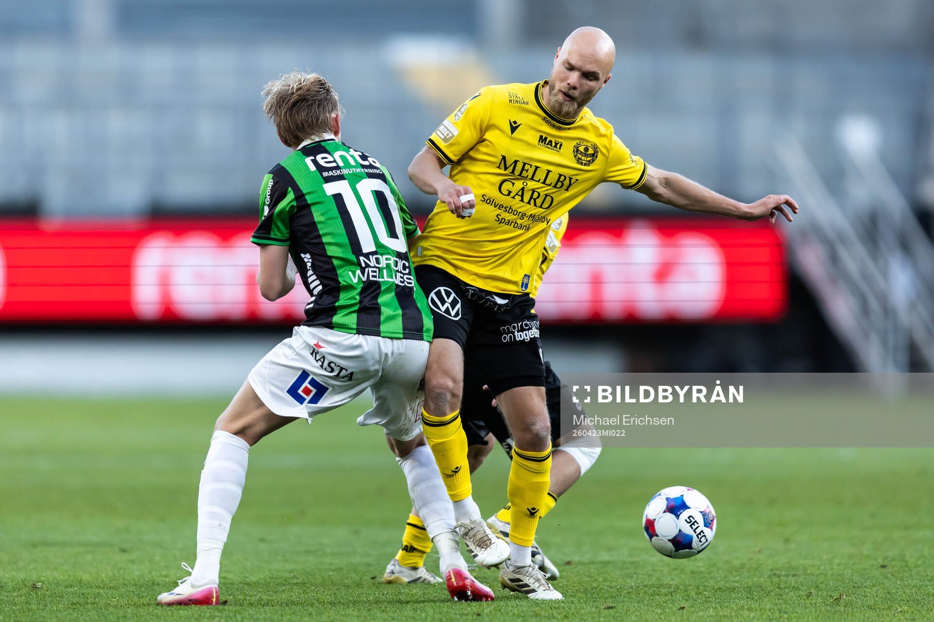 GAIS Henry Sletsjøe och Mjällbys Viktor Gustafson